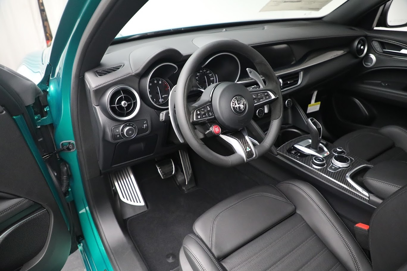 New-2023-Alfa-Romeo-Stelvio-Quadrifoglio