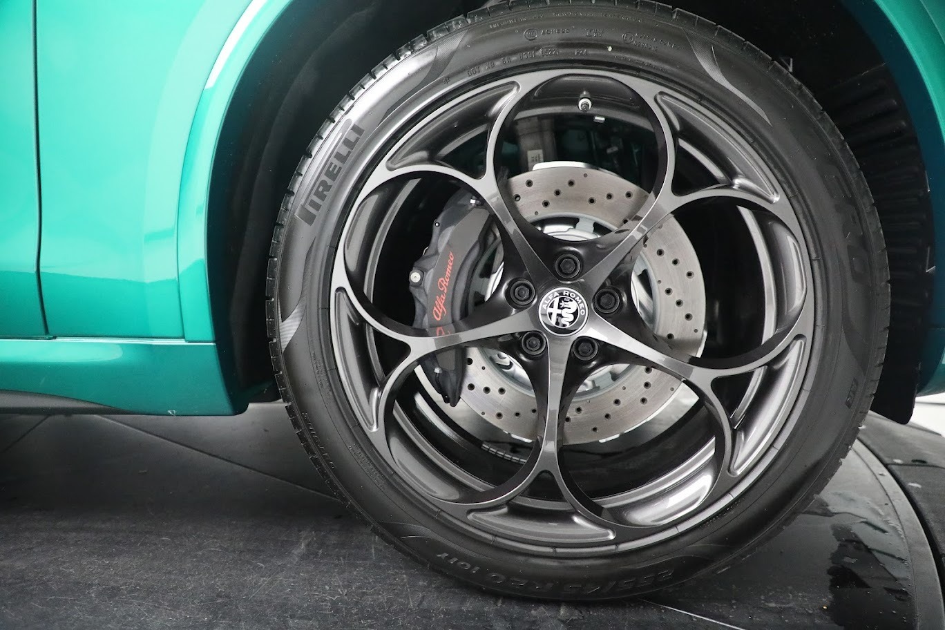 New-2023-Alfa-Romeo-Stelvio-Quadrifoglio