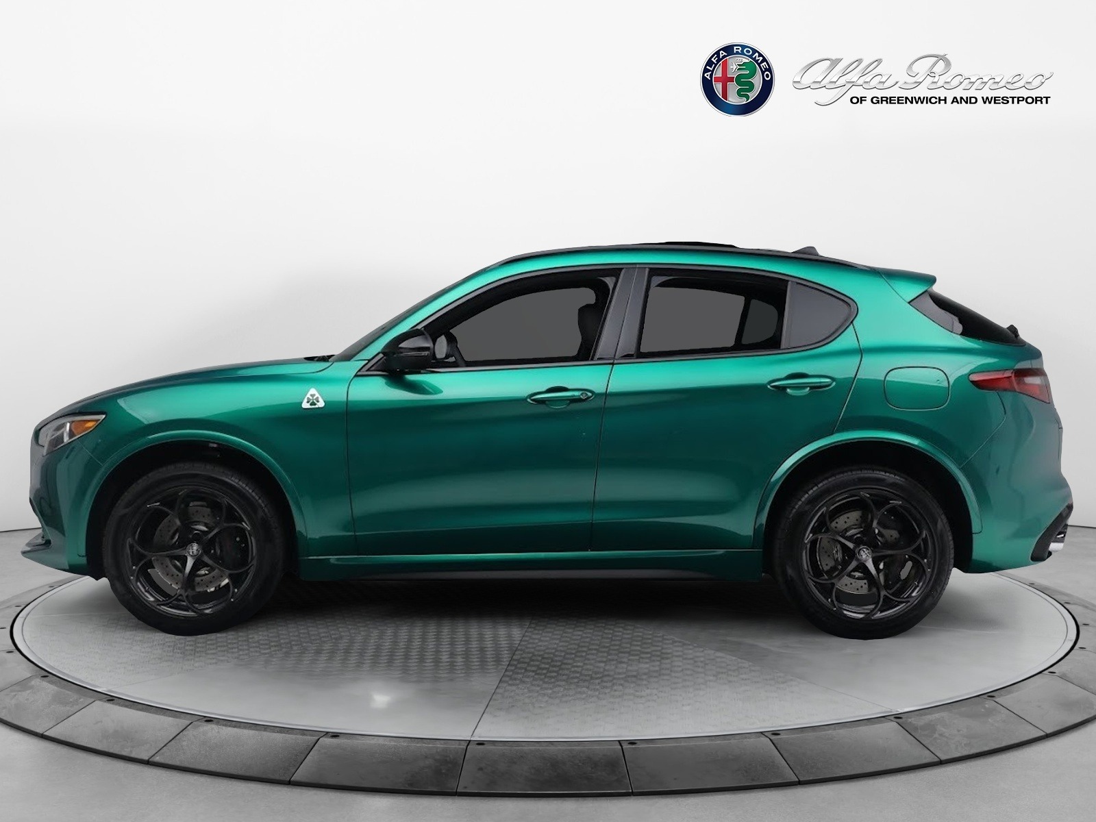 New-2023-Alfa-Romeo-Stelvio-Quadrifoglio