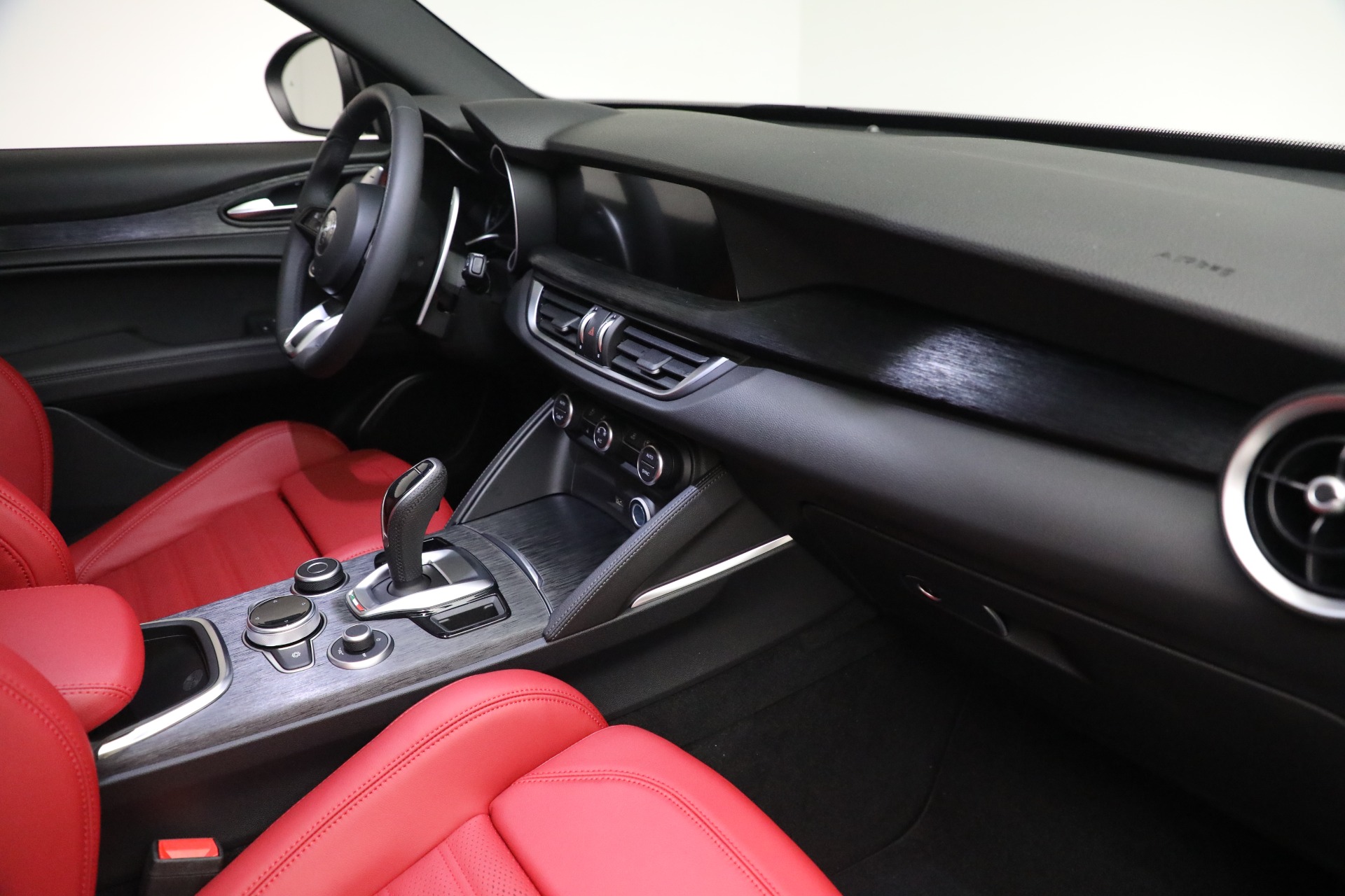 New-2023-Alfa-Romeo-Stelvio-Sprint