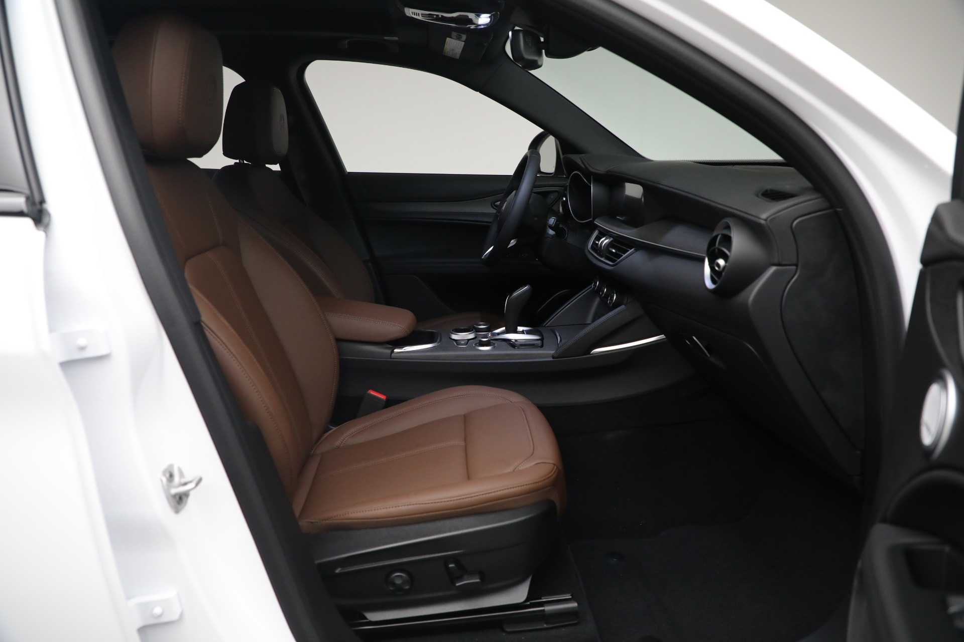 New-2023-Alfa-Romeo-Stelvio-Ti