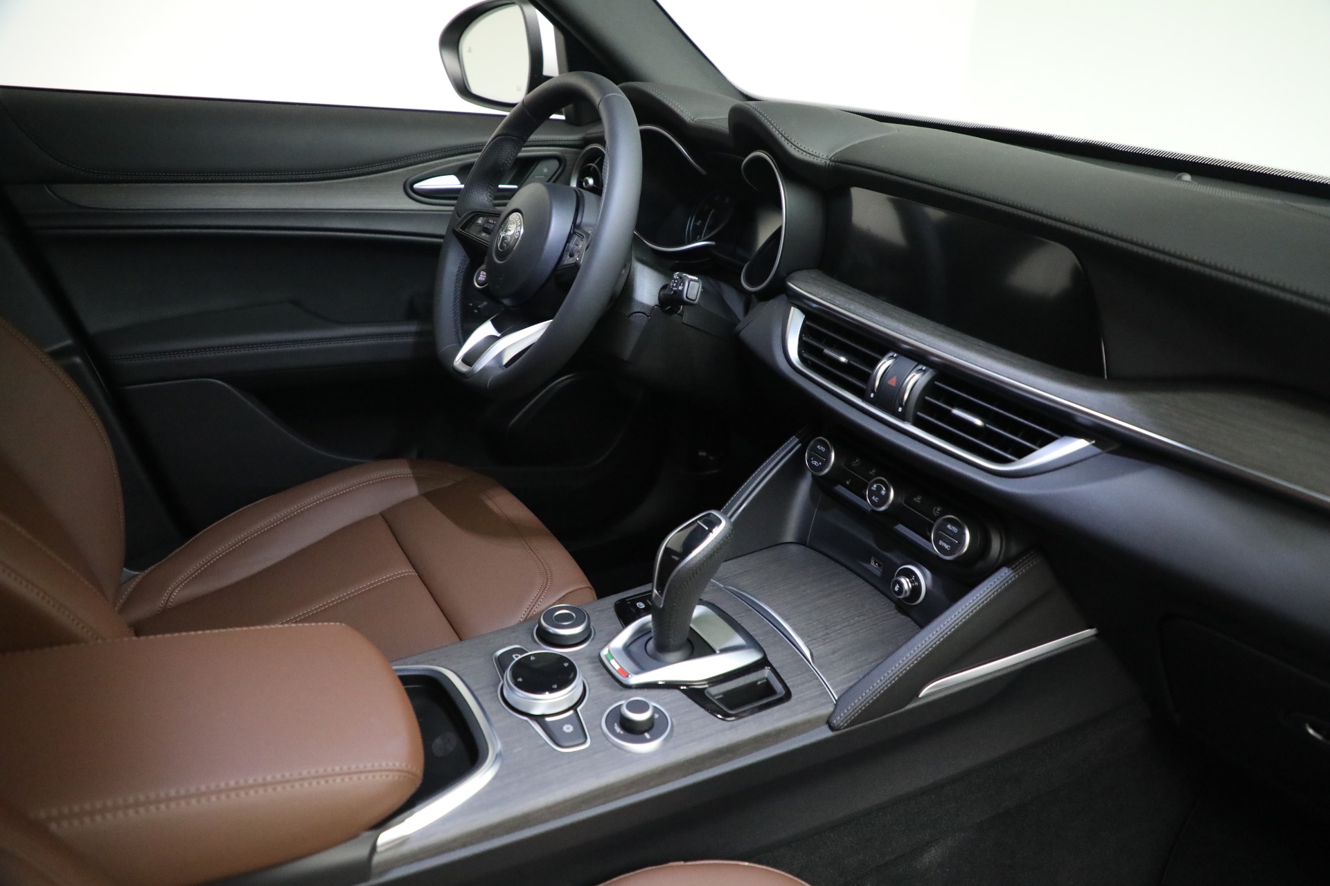 New-2023-Alfa-Romeo-Stelvio-Ti