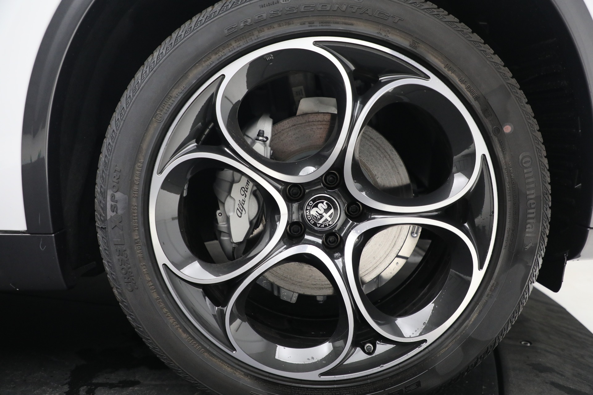 New-2023-Alfa-Romeo-Stelvio-Ti