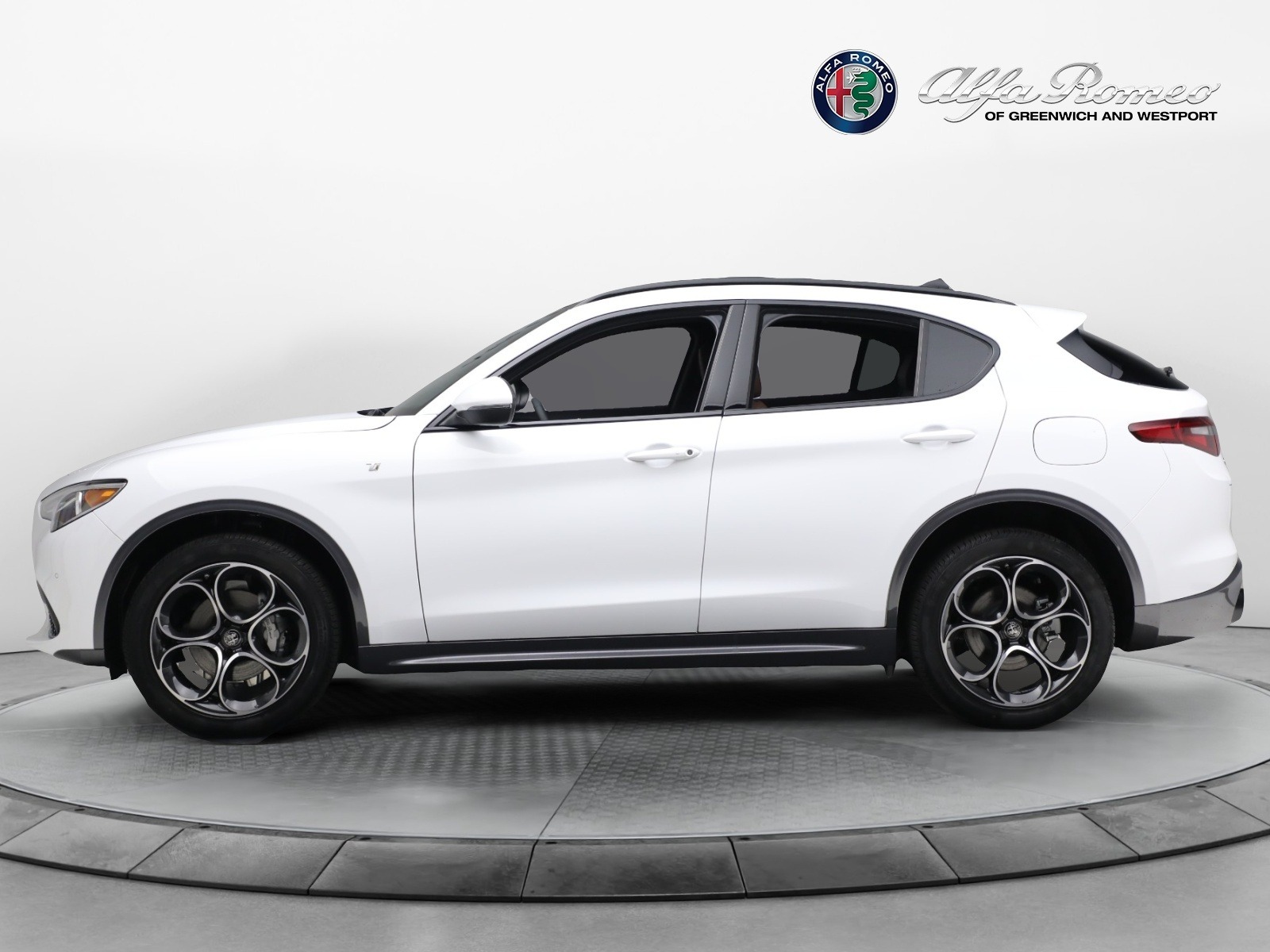 New-2023-Alfa-Romeo-Stelvio-Ti