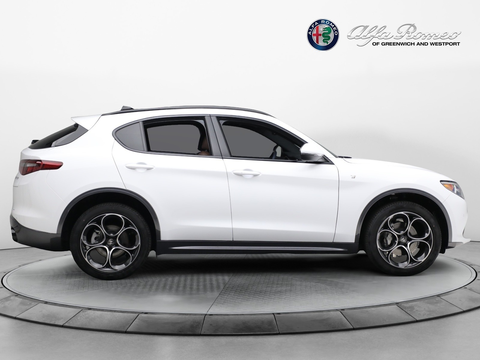 New-2023-Alfa-Romeo-Stelvio-Ti