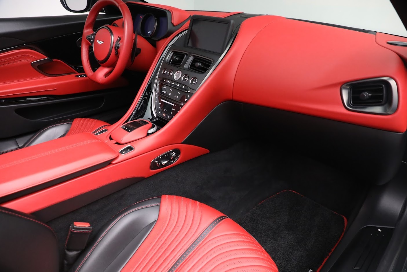 Used-2019-Aston-Martin-DB11-Volante