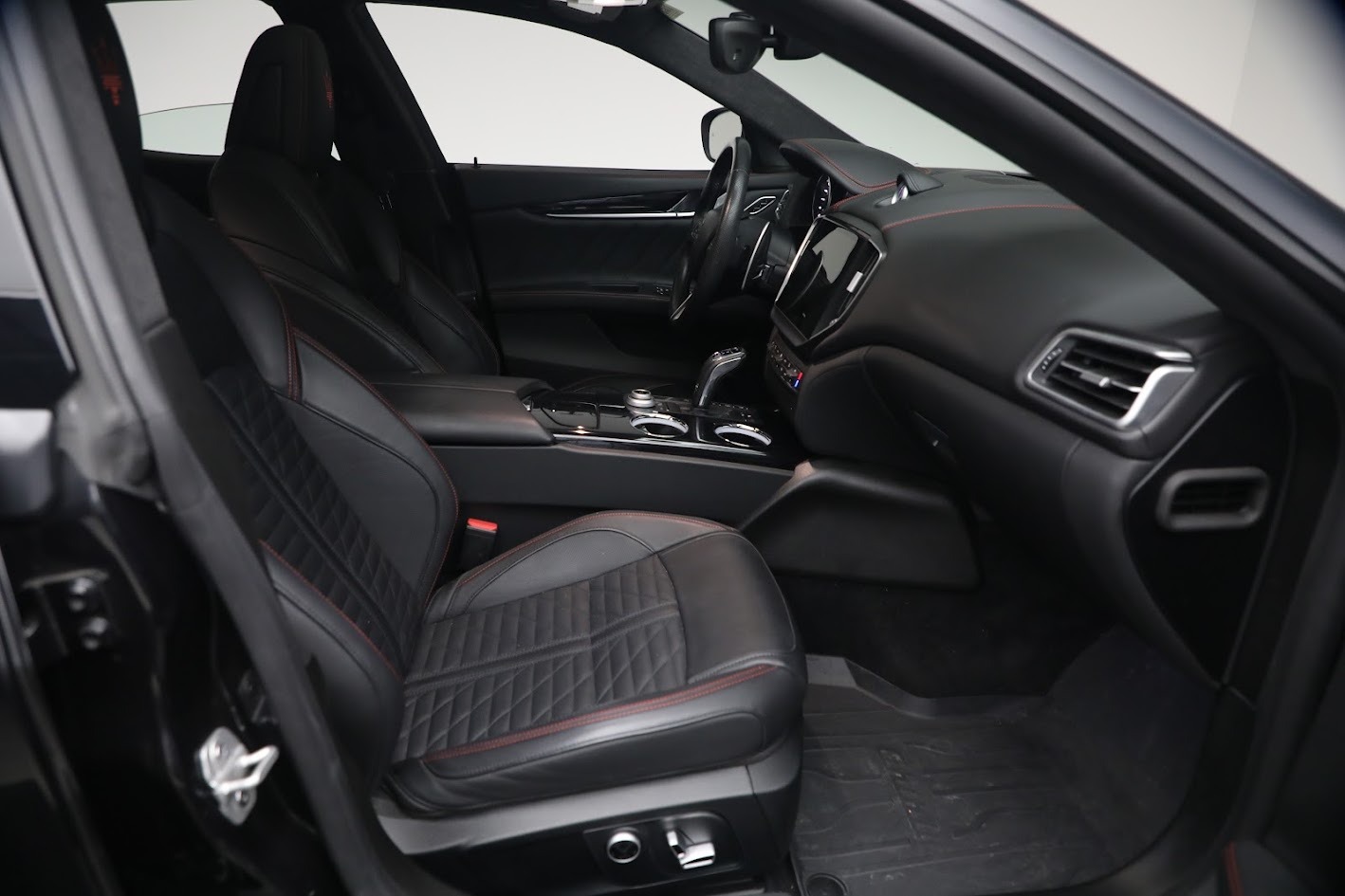 Used-2023-Maserati-Ghibli-Modena-Q4