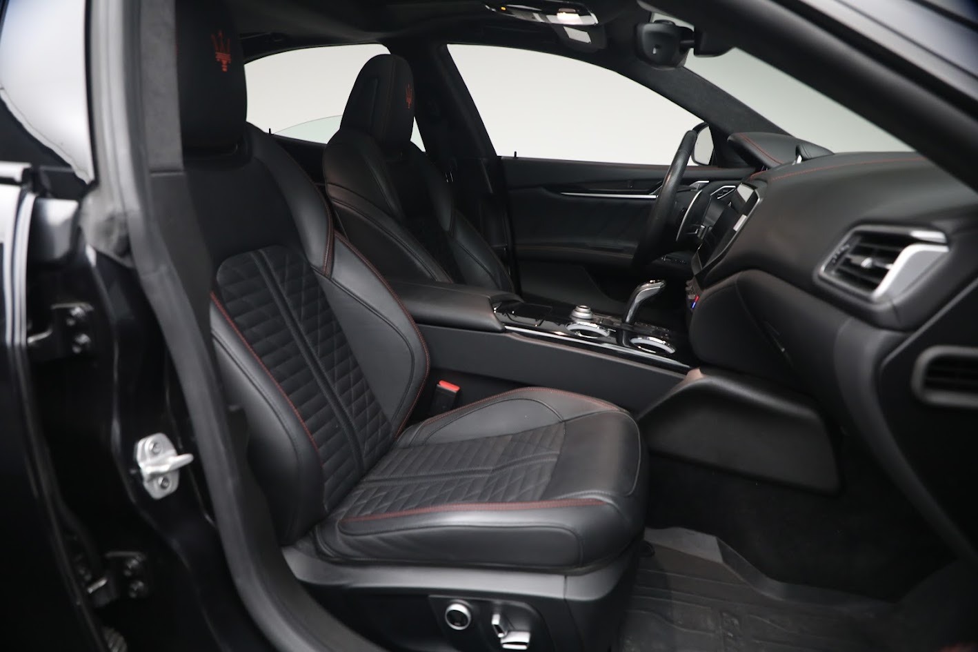 Used-2023-Maserati-Ghibli-Modena-Q4