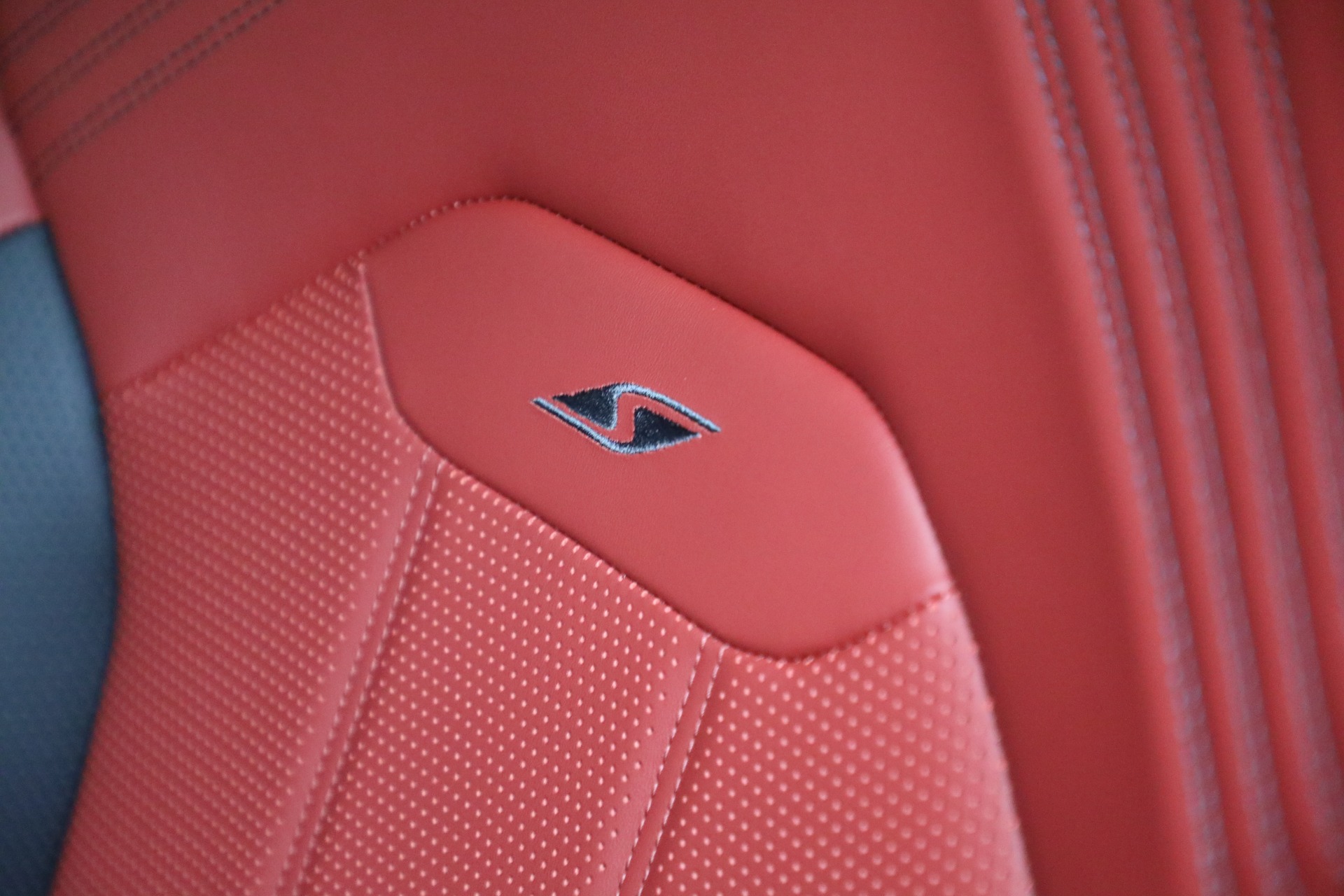 New-2023-Bentley-Bentayga-S-V8