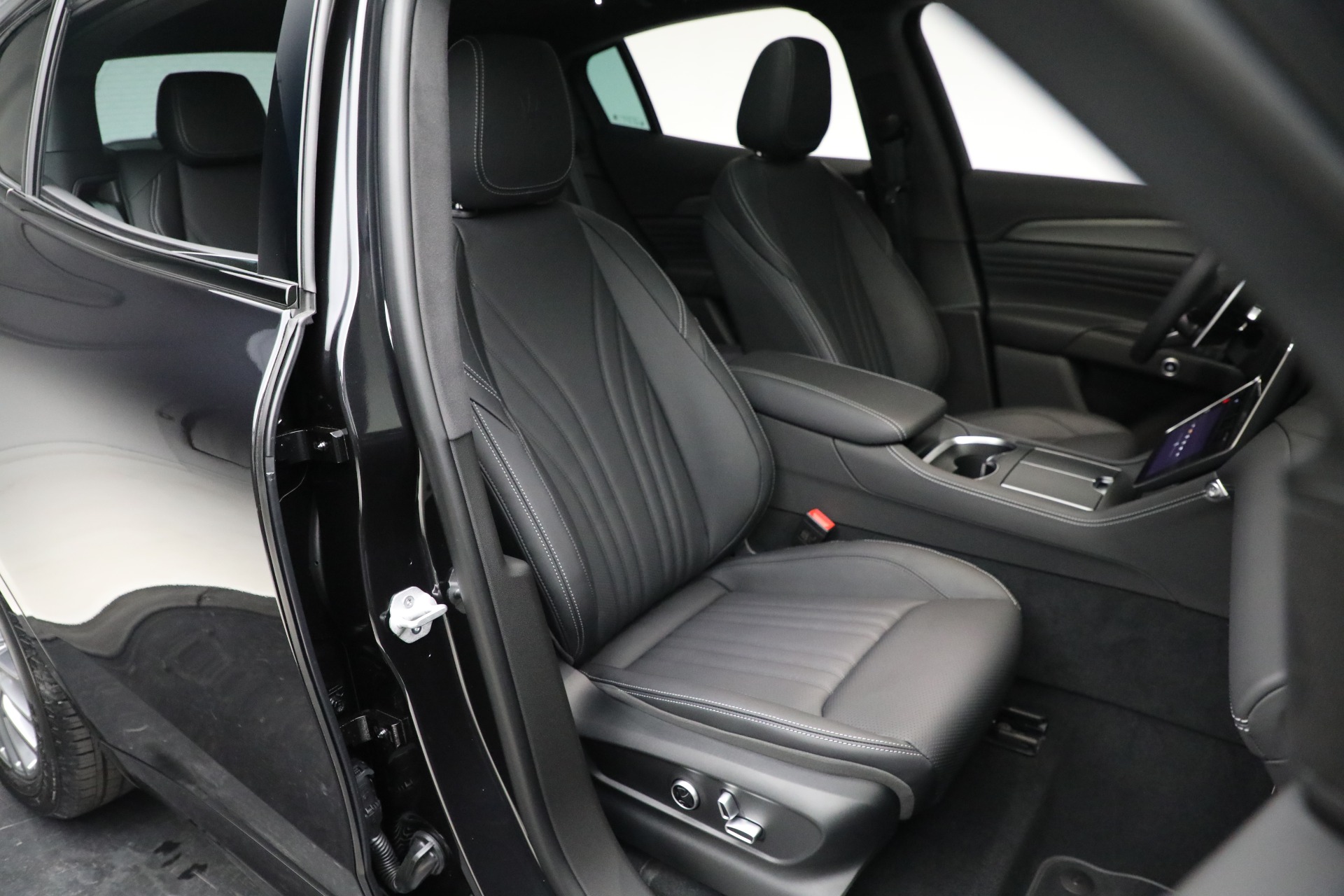 New-2023-Maserati-Grecale-GT