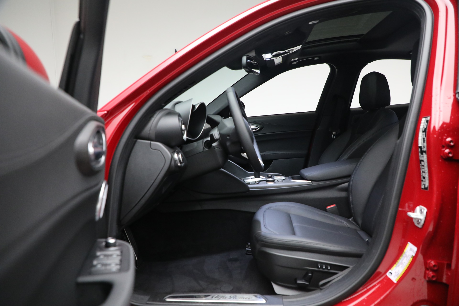 New-2023-Alfa-Romeo-Giulia-Ti