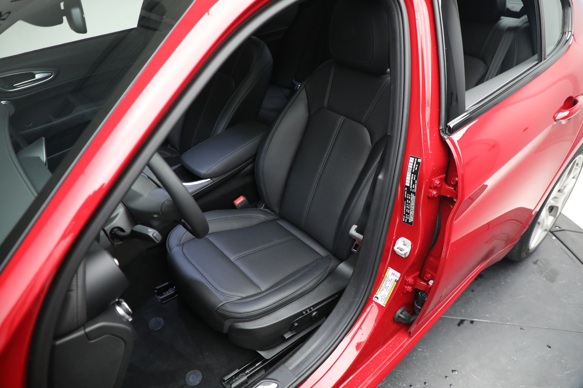 New-2023-Alfa-Romeo-Giulia-Ti