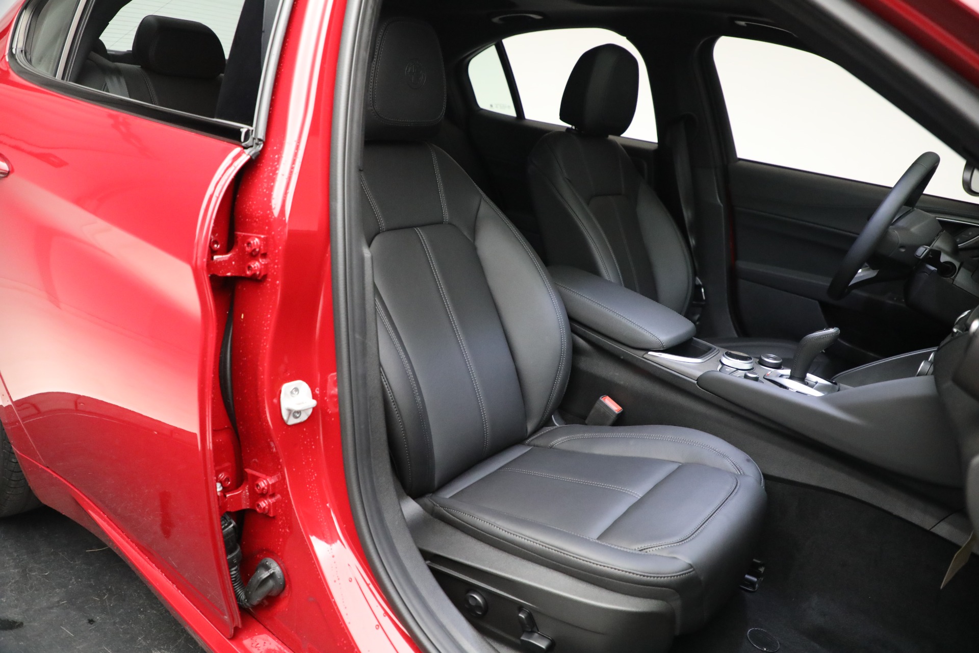 New-2023-Alfa-Romeo-Giulia-Ti