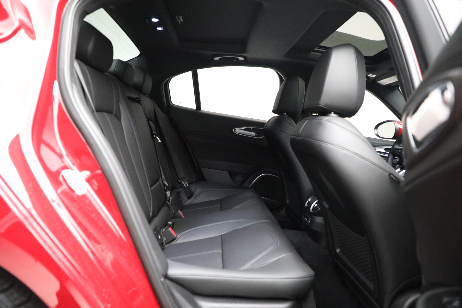 New-2023-Alfa-Romeo-Giulia-Ti