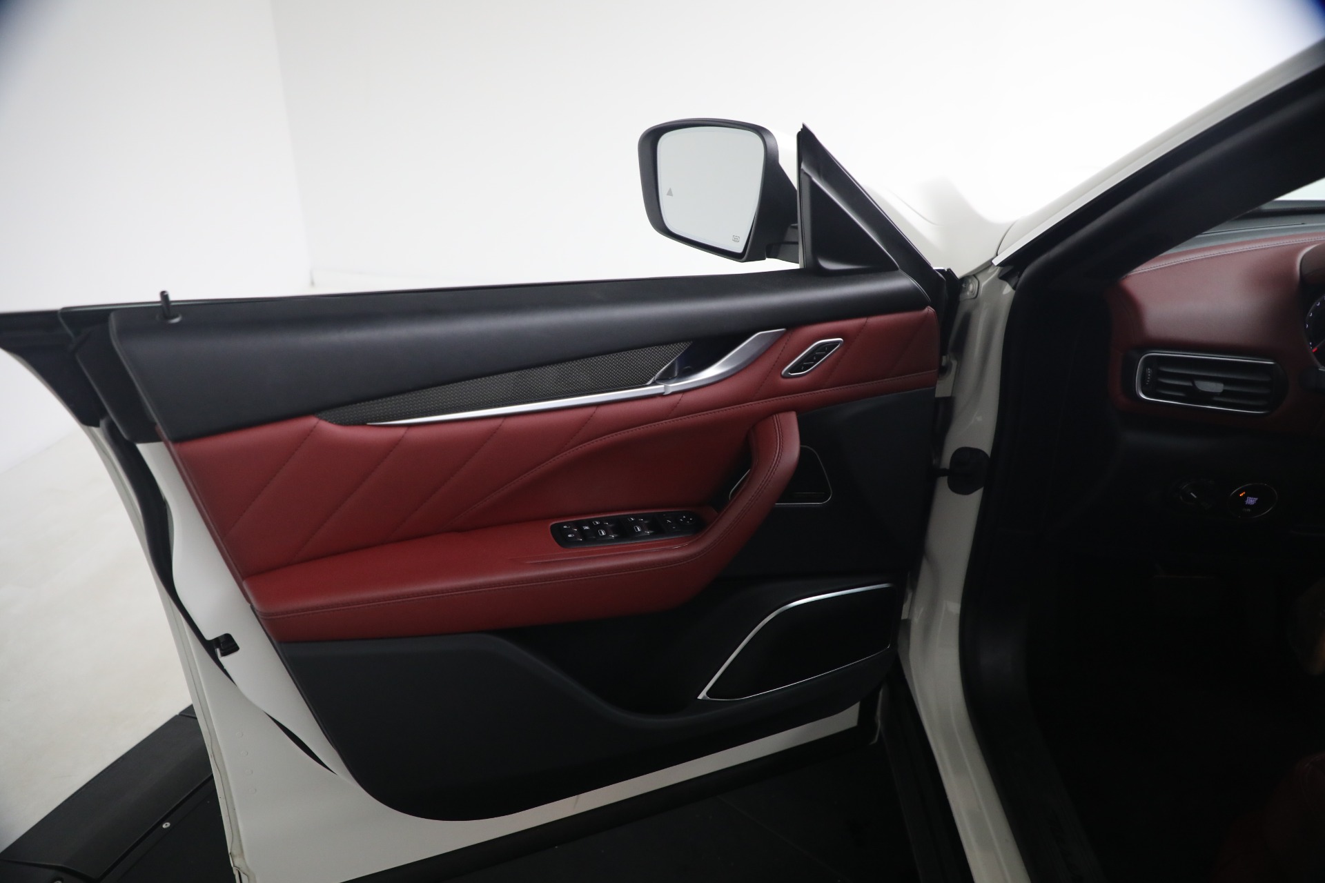 Used-2023-Maserati-Levante-GT