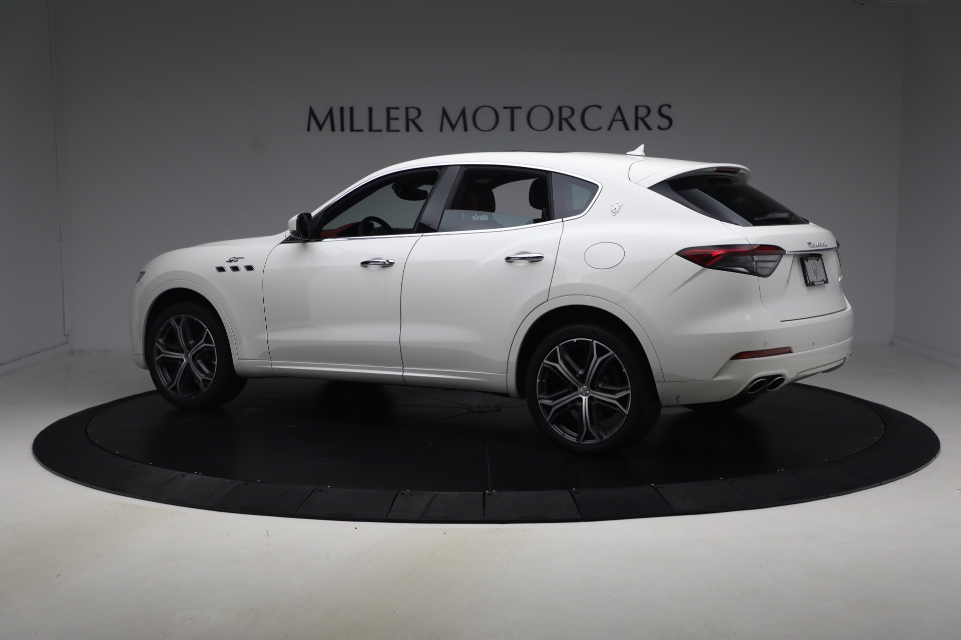 Used-2023-Maserati-Levante-GT