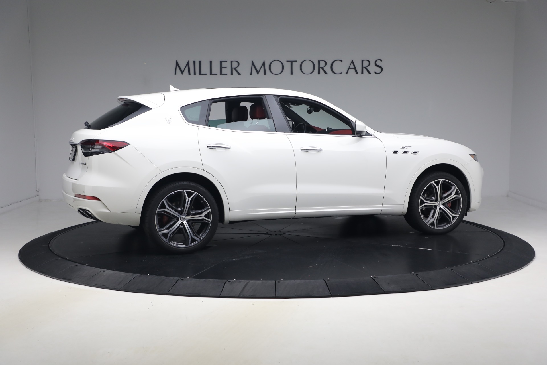 Used-2023-Maserati-Levante-GT