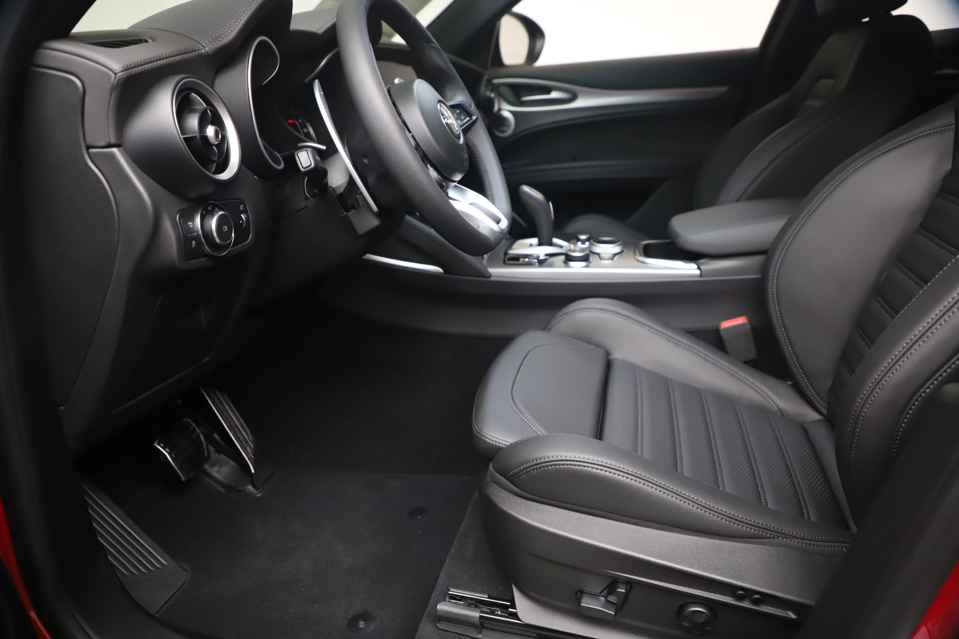 New-2023-Alfa-Romeo-Stelvio-Veloce