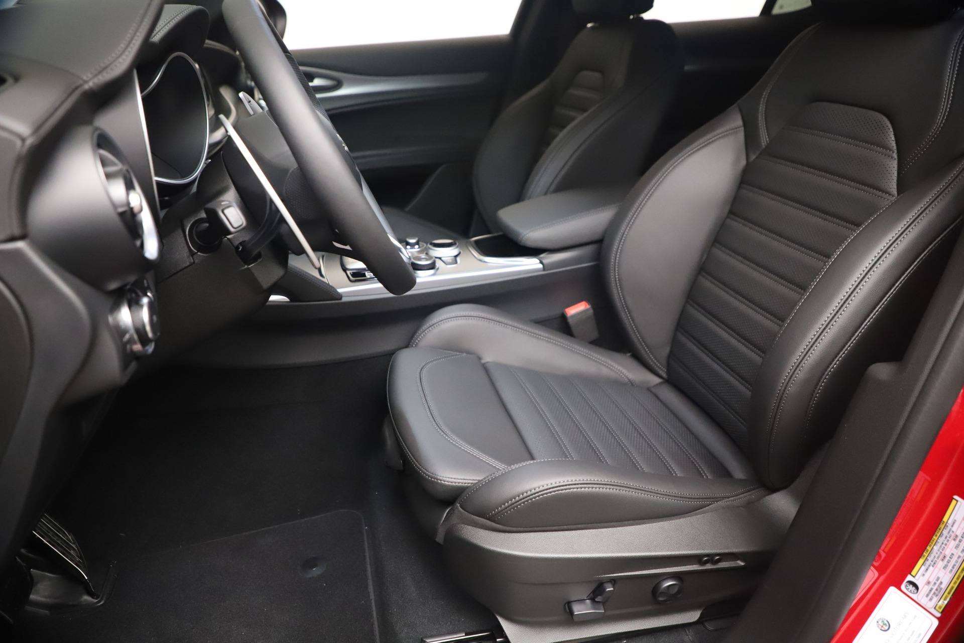 New-2023-Alfa-Romeo-Stelvio-Veloce