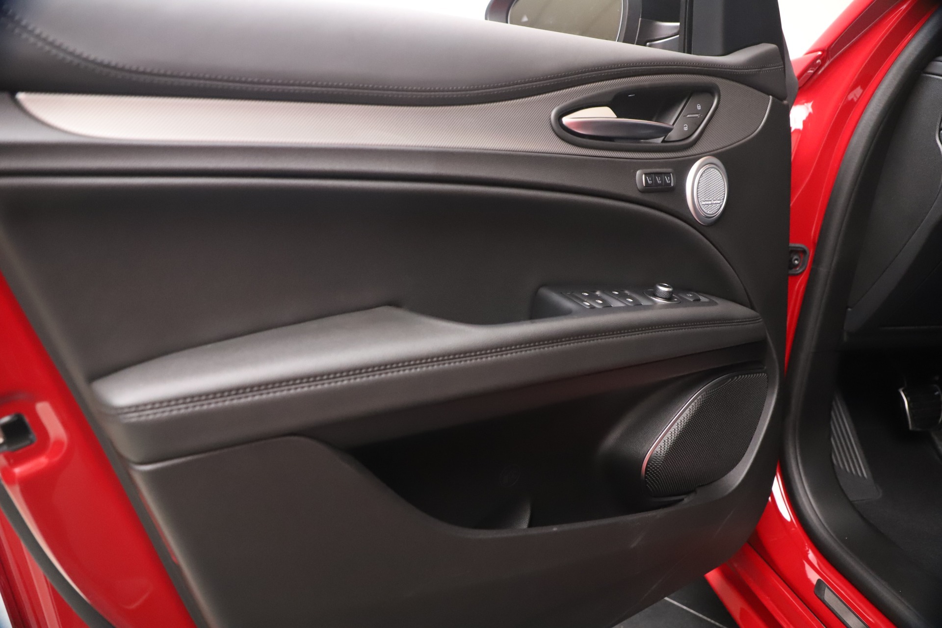 New-2023-Alfa-Romeo-Stelvio-Veloce