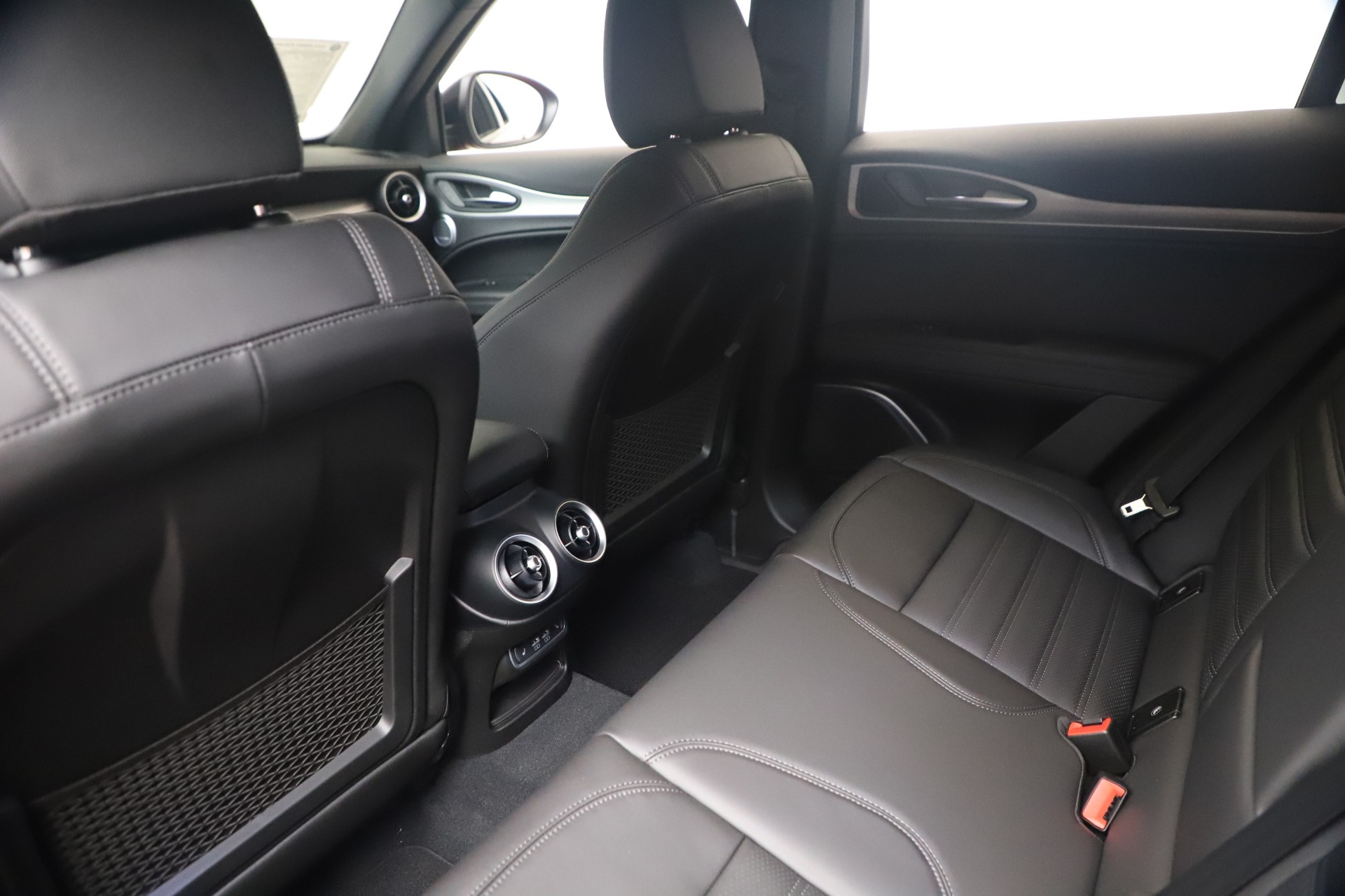 New-2023-Alfa-Romeo-Stelvio-Veloce