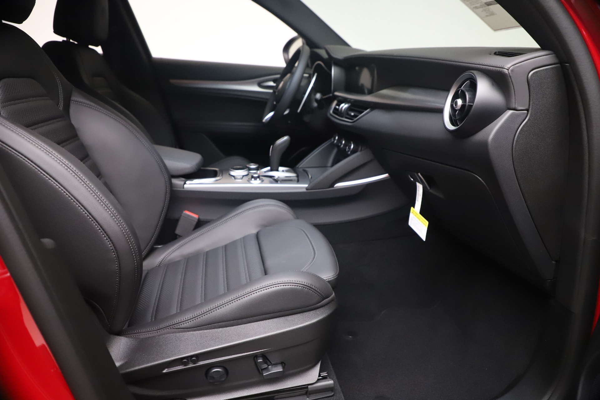 New-2023-Alfa-Romeo-Stelvio-Veloce