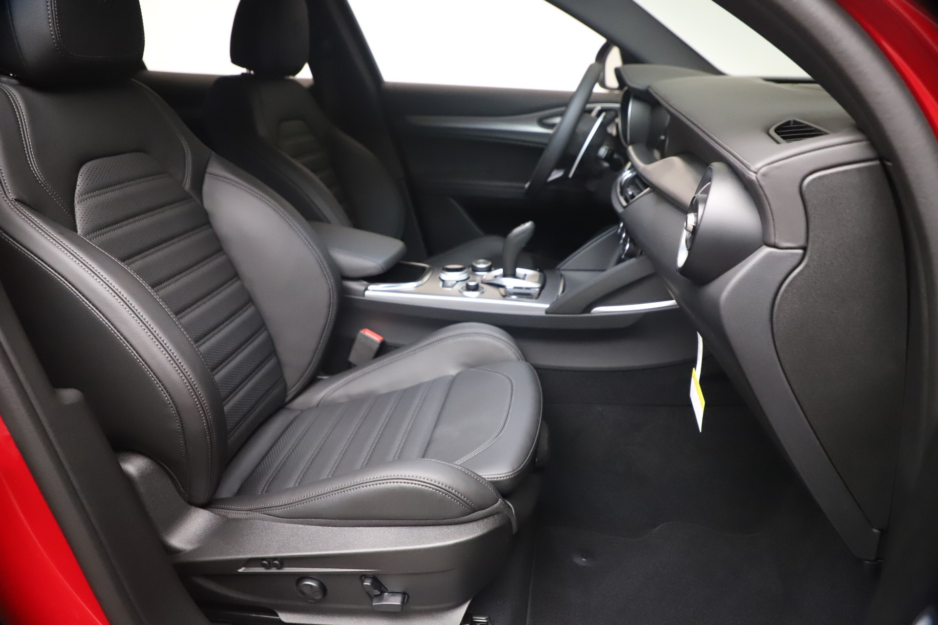 New-2023-Alfa-Romeo-Stelvio-Veloce