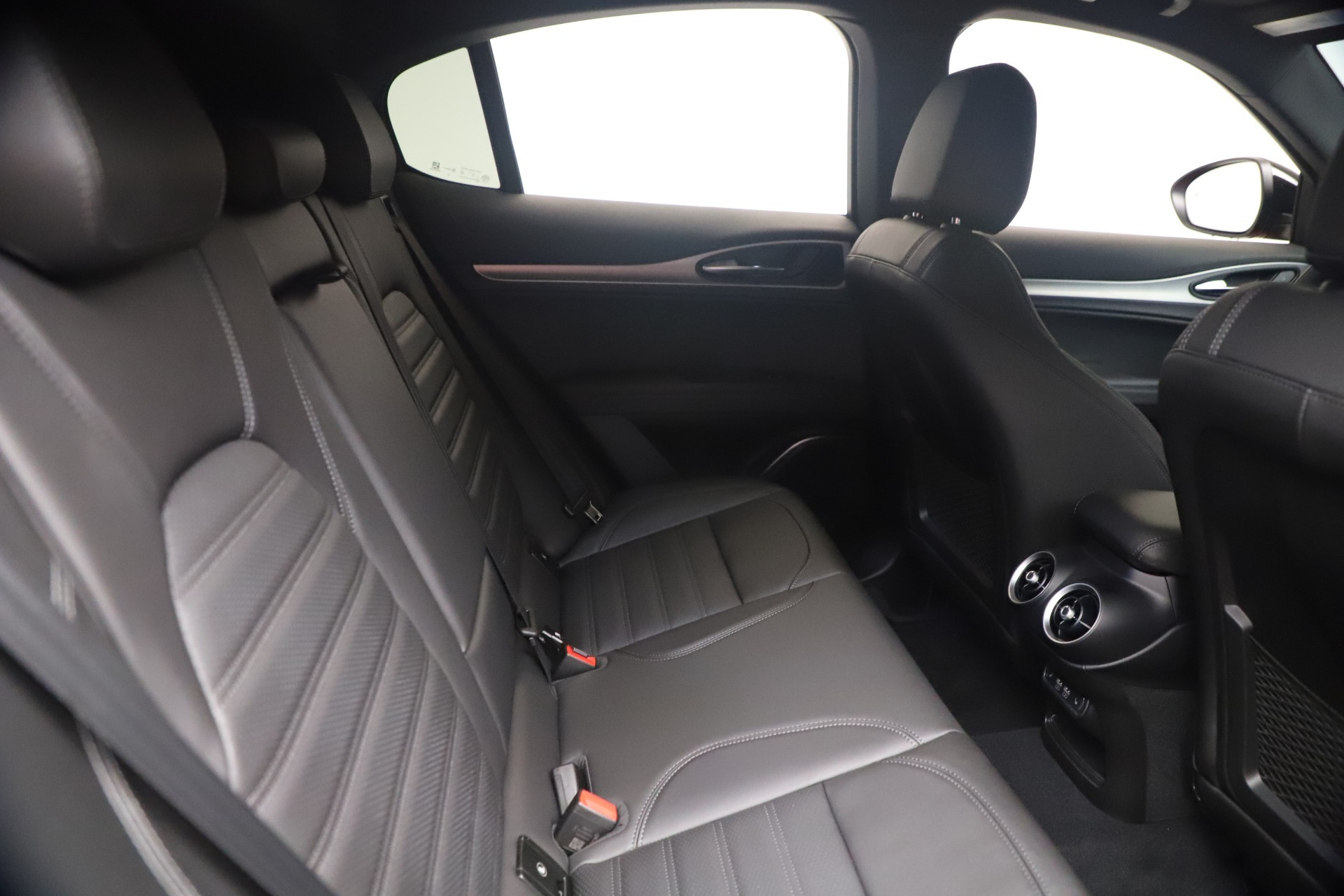 New-2023-Alfa-Romeo-Stelvio-Veloce