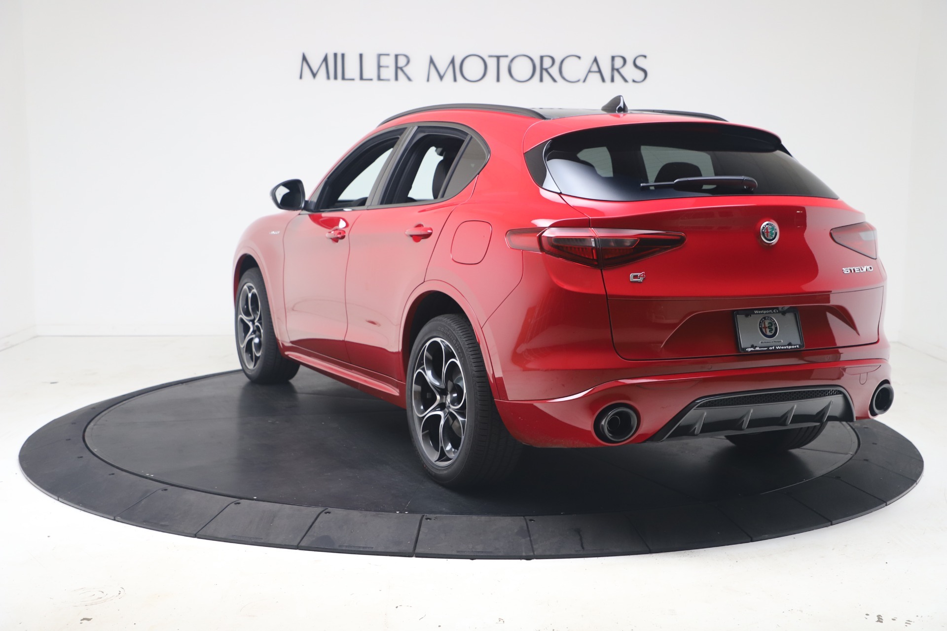 New-2023-Alfa-Romeo-Stelvio-Veloce