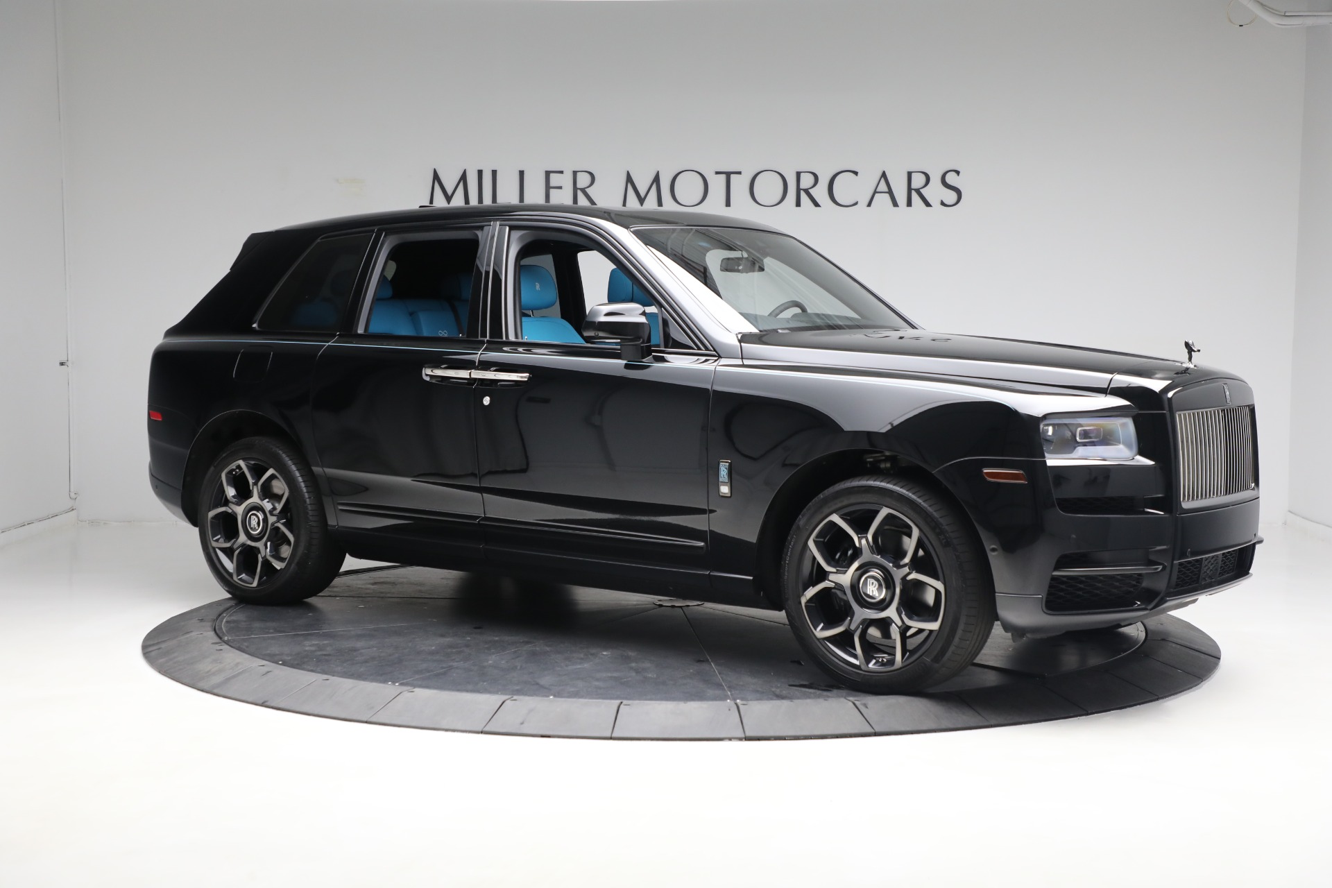 Used-2022-Rolls-Royce-Black-Badge-Cullinan