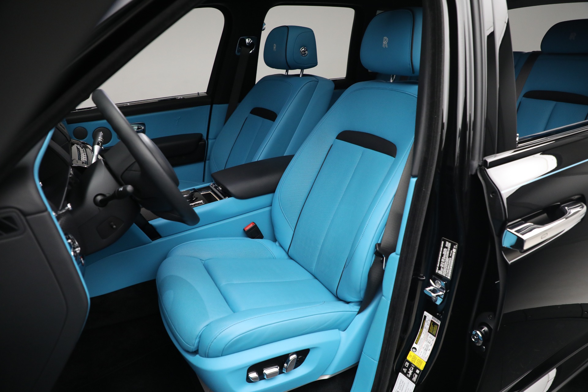 Used-2022-Rolls-Royce-Black-Badge-Cullinan