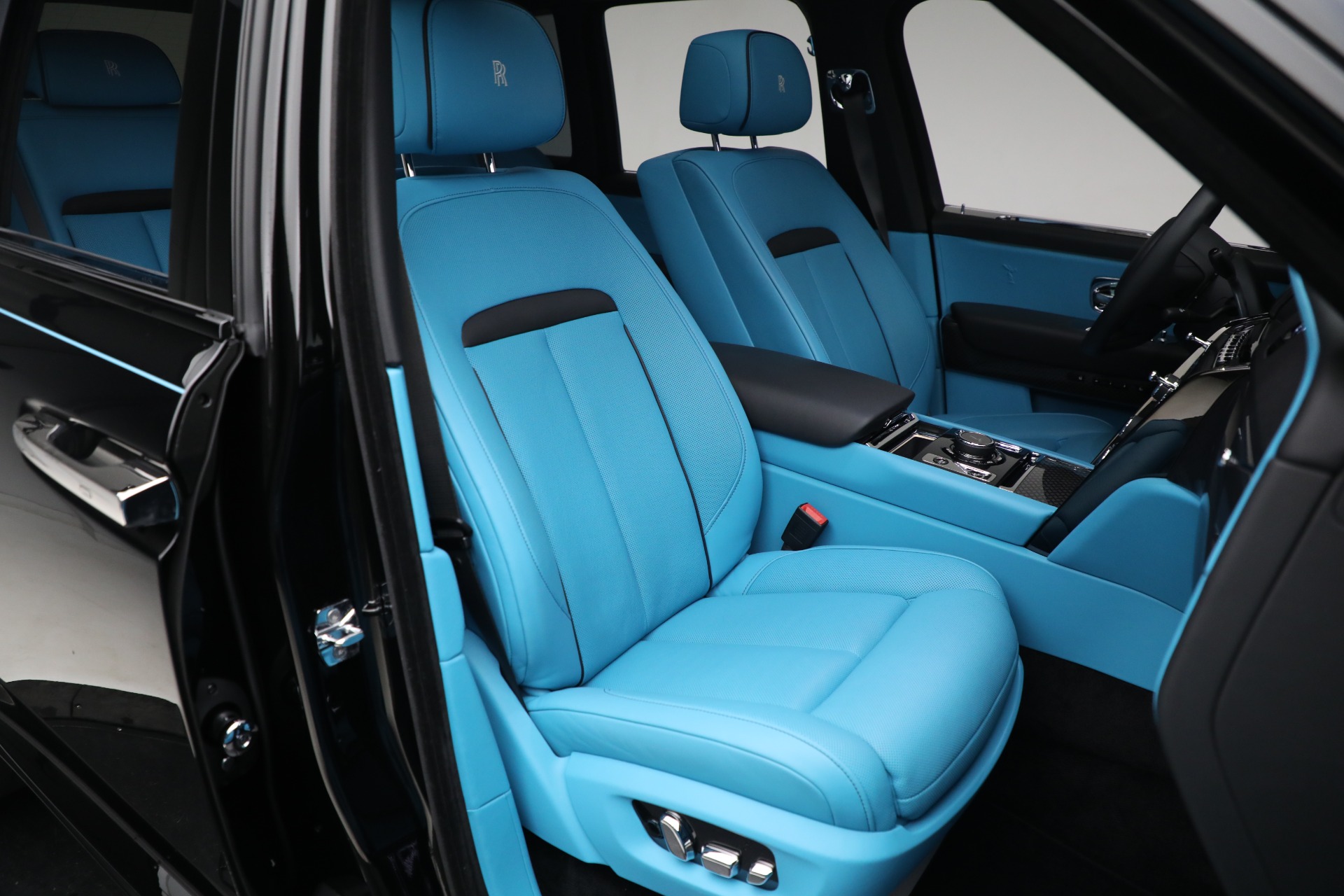 Used-2022-Rolls-Royce-Black-Badge-Cullinan