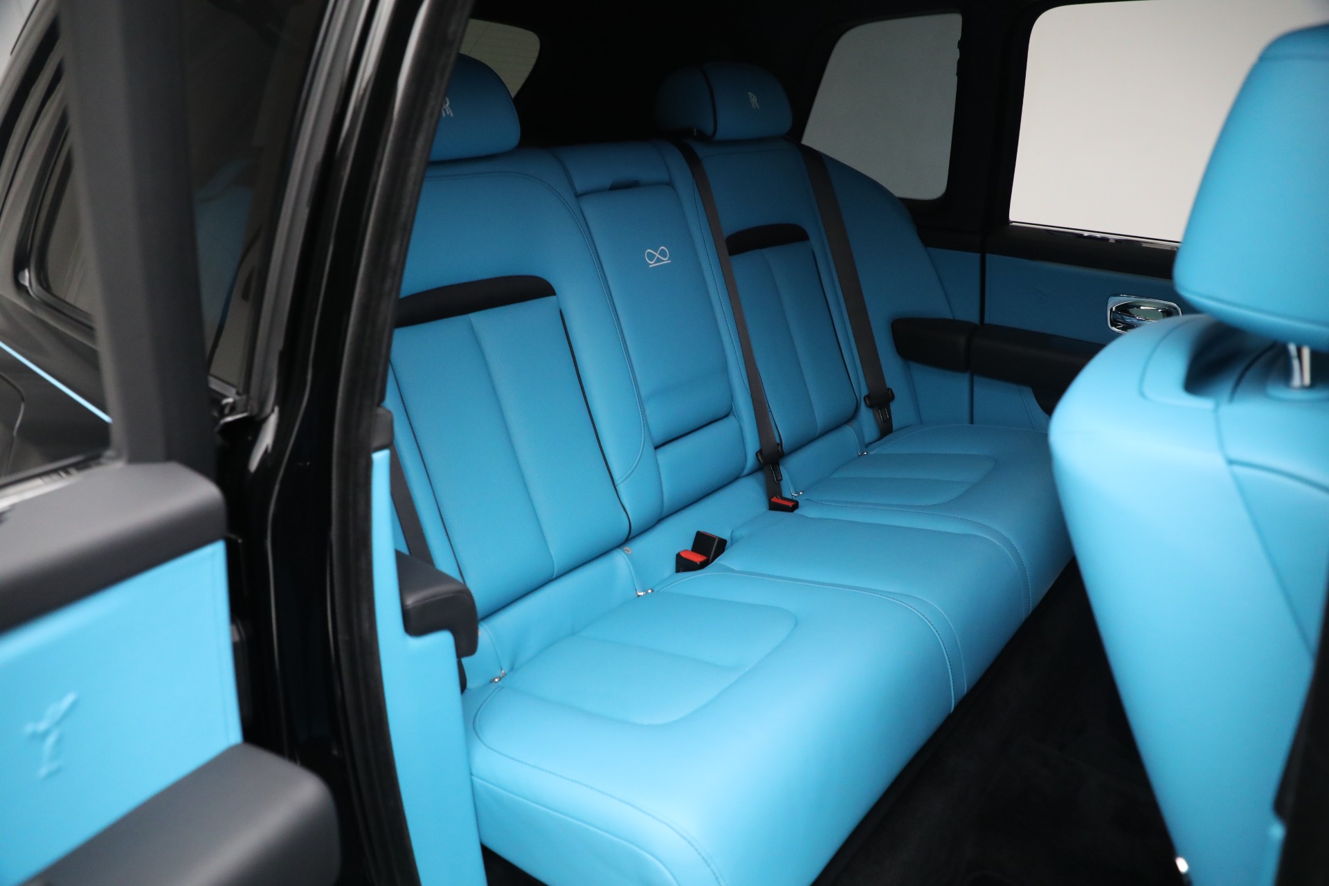 Used-2022-Rolls-Royce-Black-Badge-Cullinan