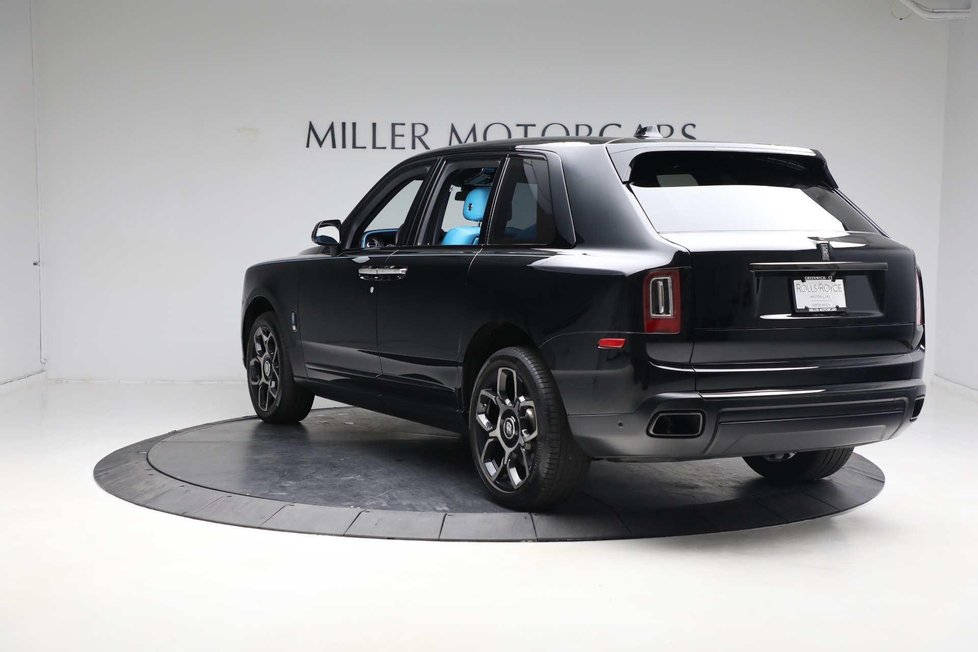 Used-2022-Rolls-Royce-Black-Badge-Cullinan