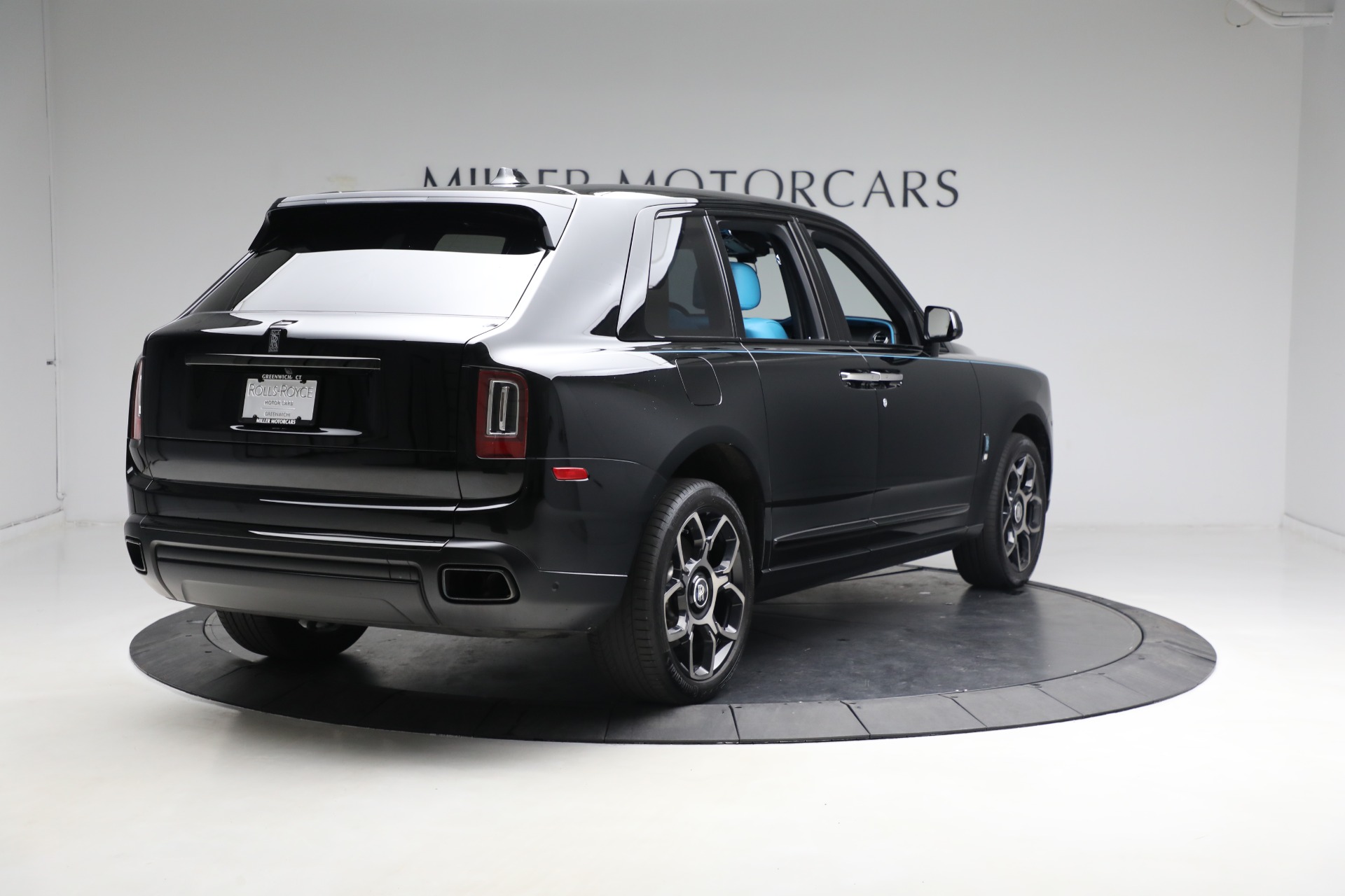 Used-2022-Rolls-Royce-Black-Badge-Cullinan