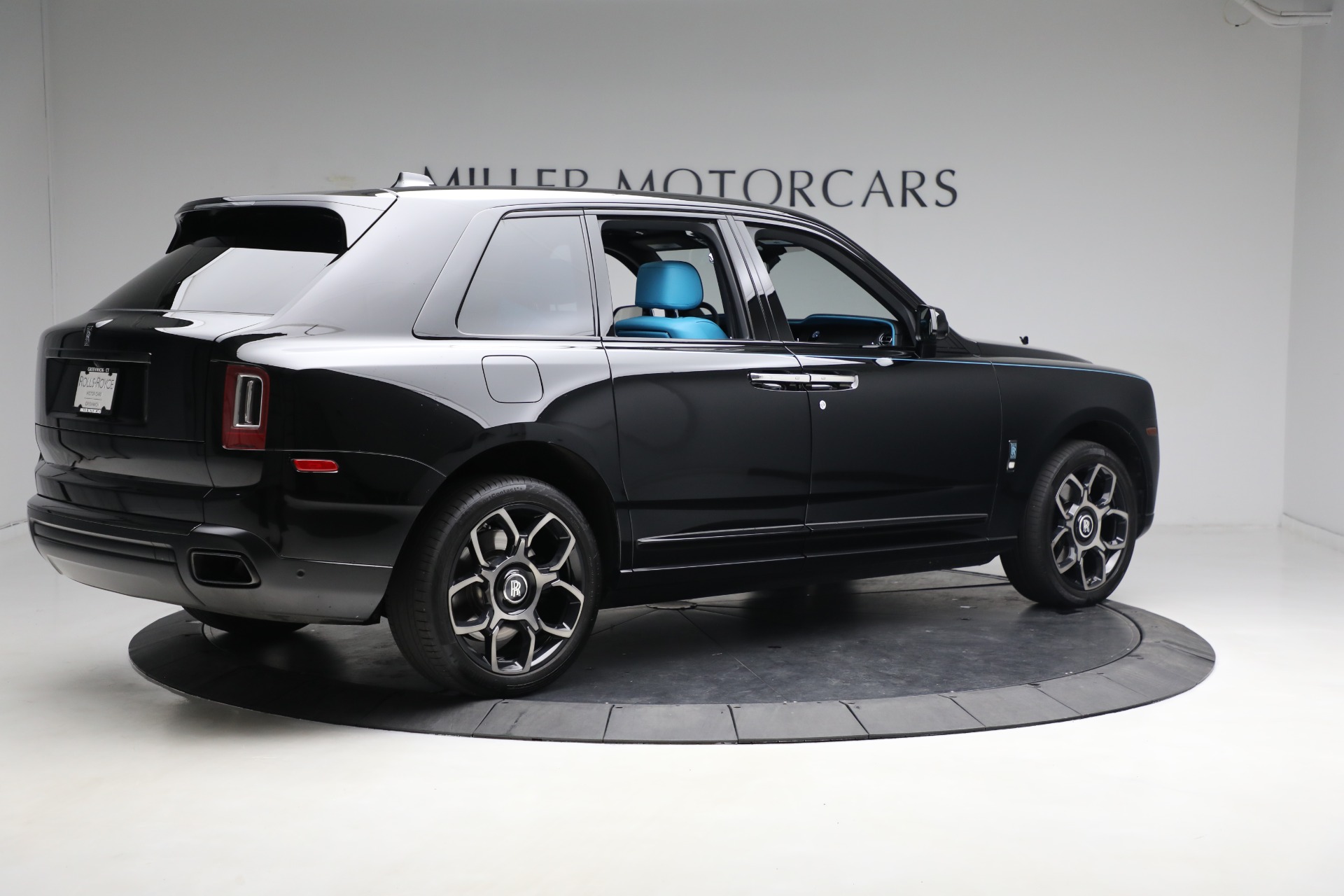 Used-2022-Rolls-Royce-Black-Badge-Cullinan