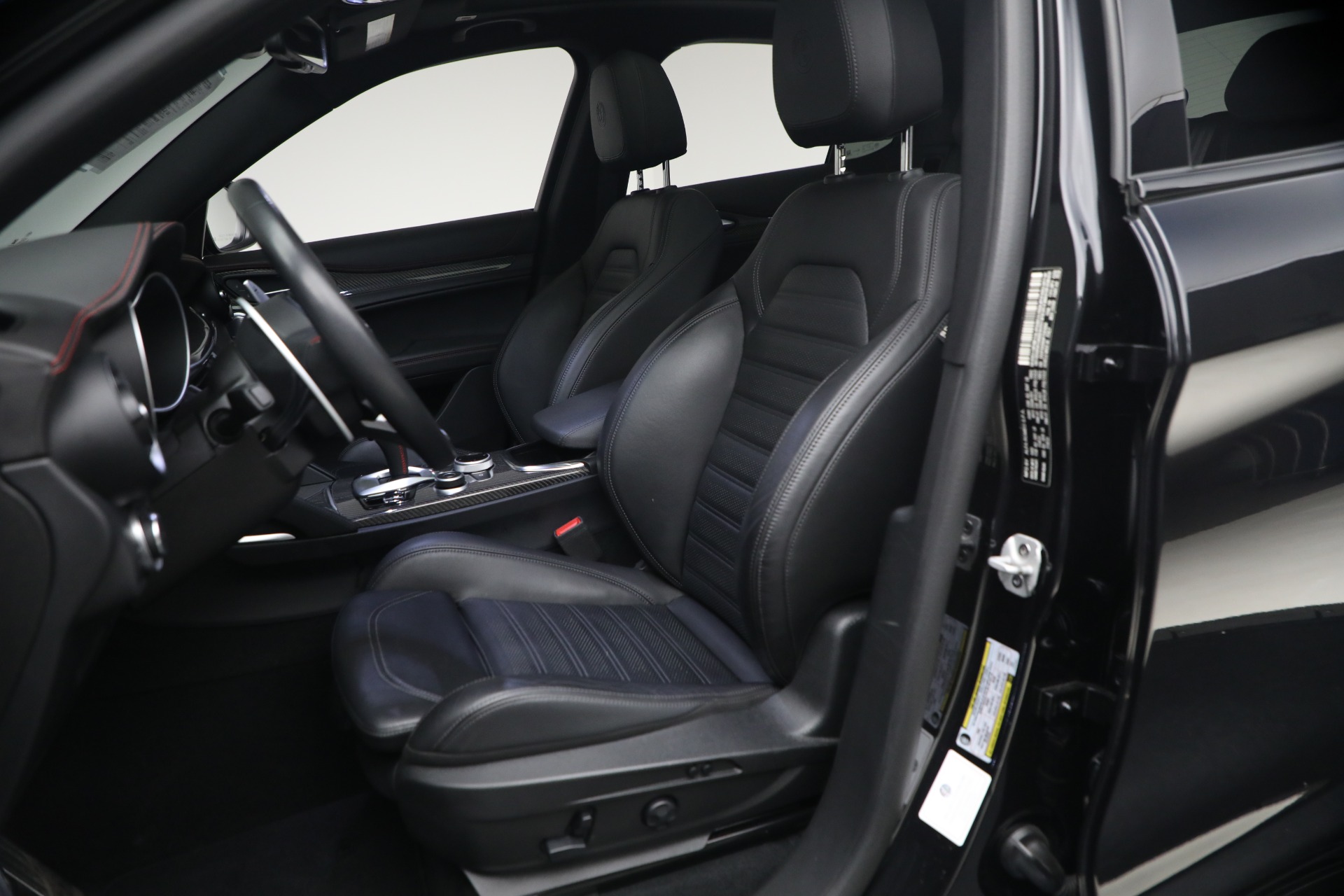 Used-2023-Alfa-Romeo-Stelvio-Estrema