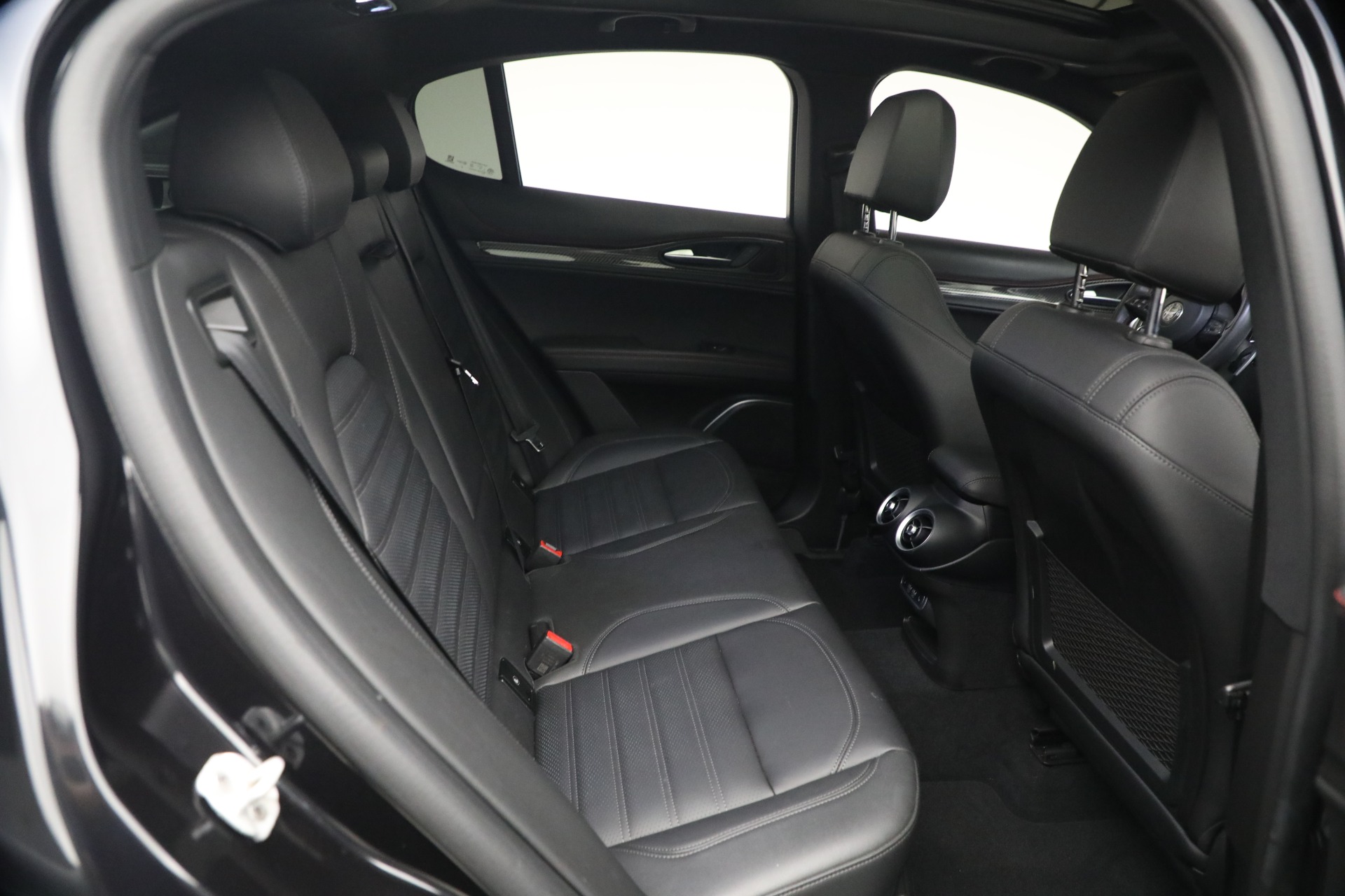 Used-2023-Alfa-Romeo-Stelvio-Estrema