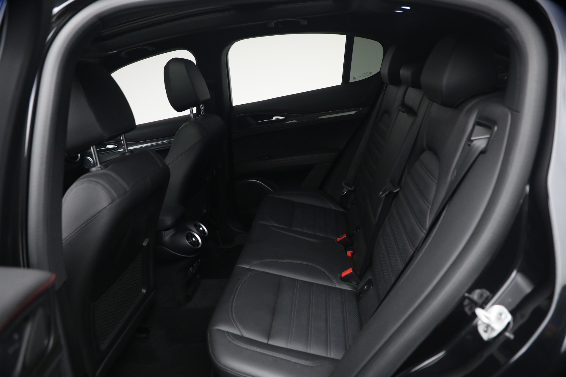 Used-2023-Alfa-Romeo-Stelvio-Estrema