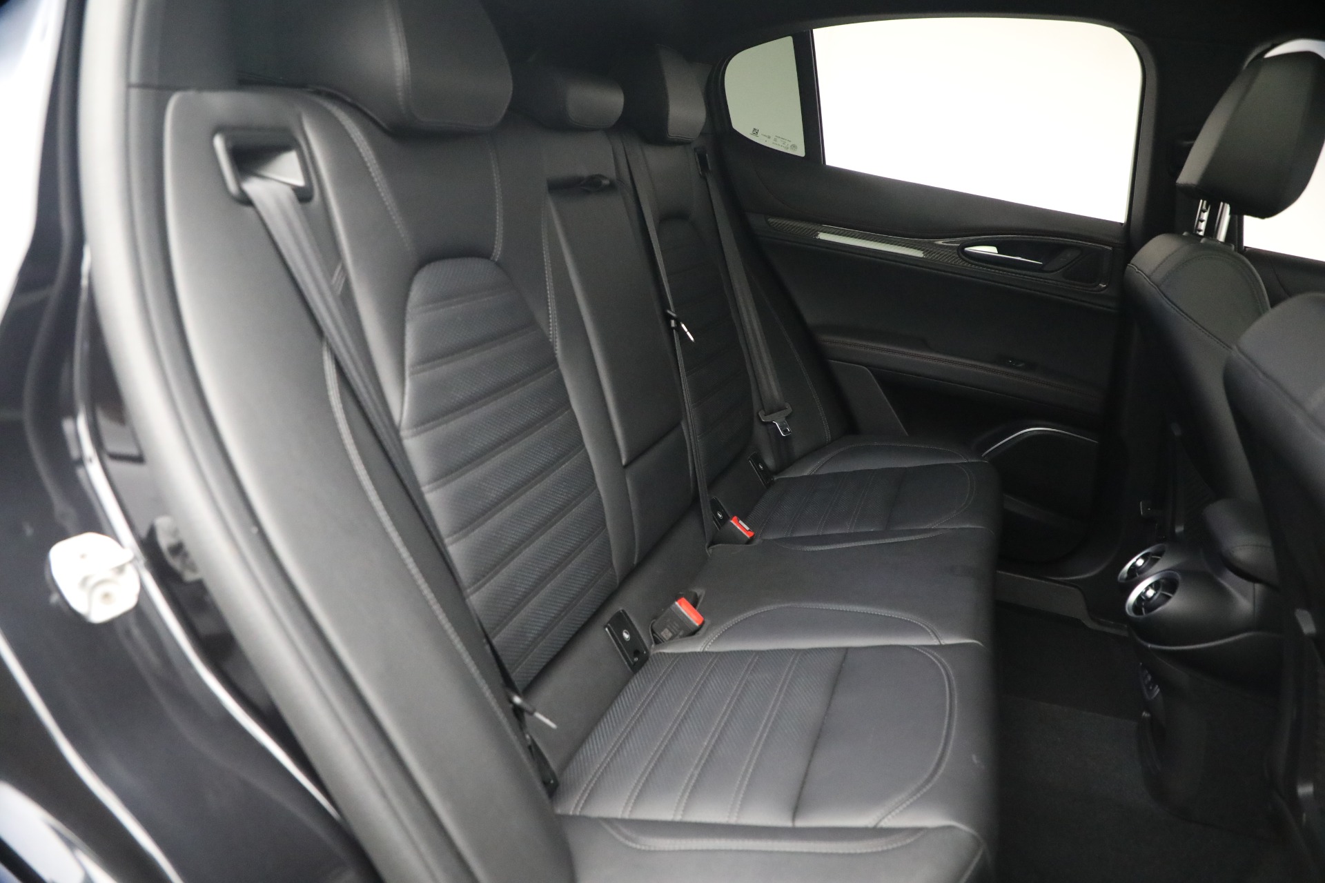 Used-2023-Alfa-Romeo-Stelvio-Estrema