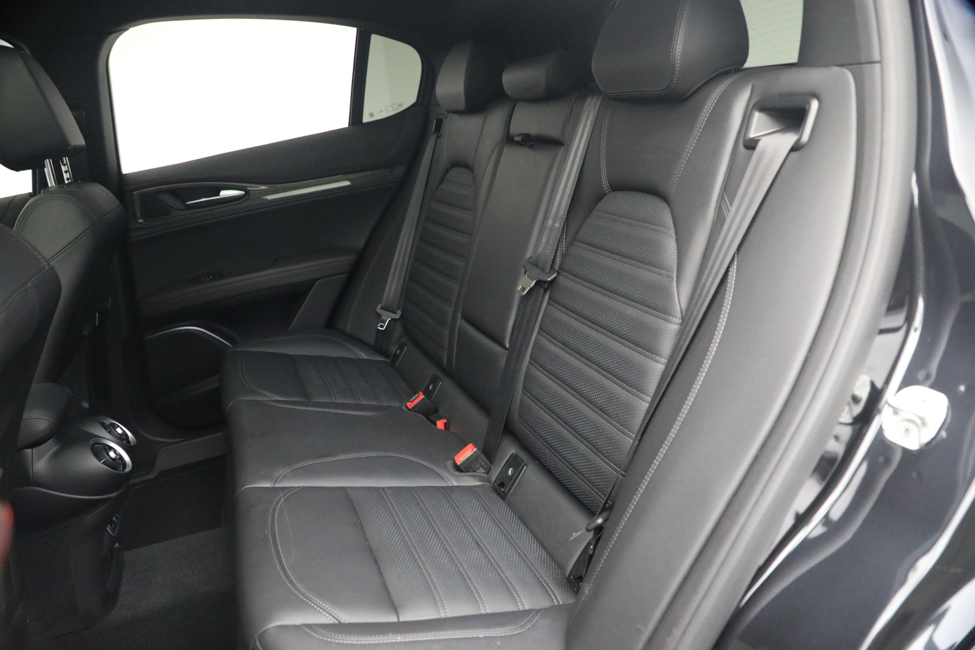 Used-2023-Alfa-Romeo-Stelvio-Estrema