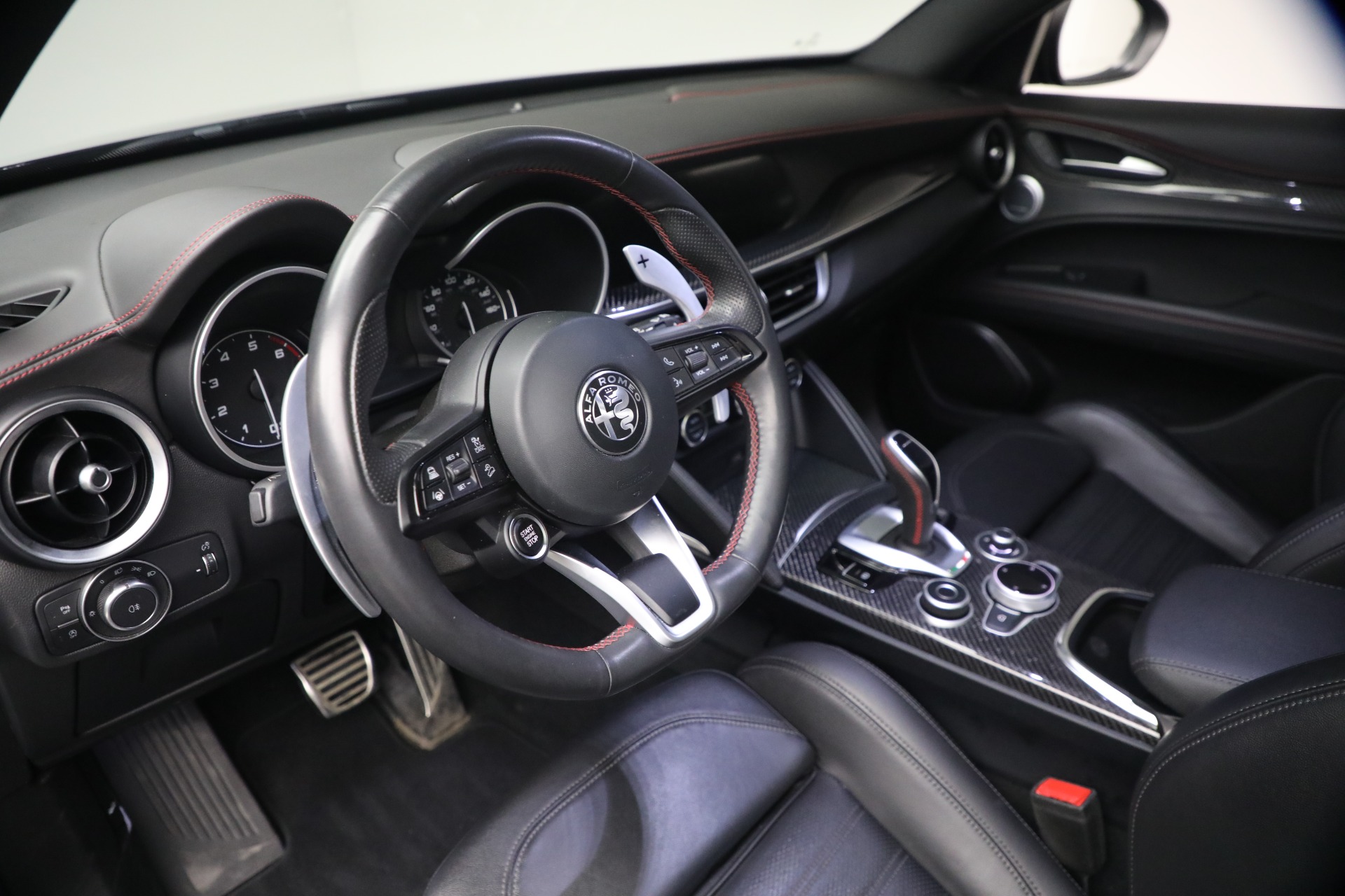 Used-2023-Alfa-Romeo-Stelvio-Estrema