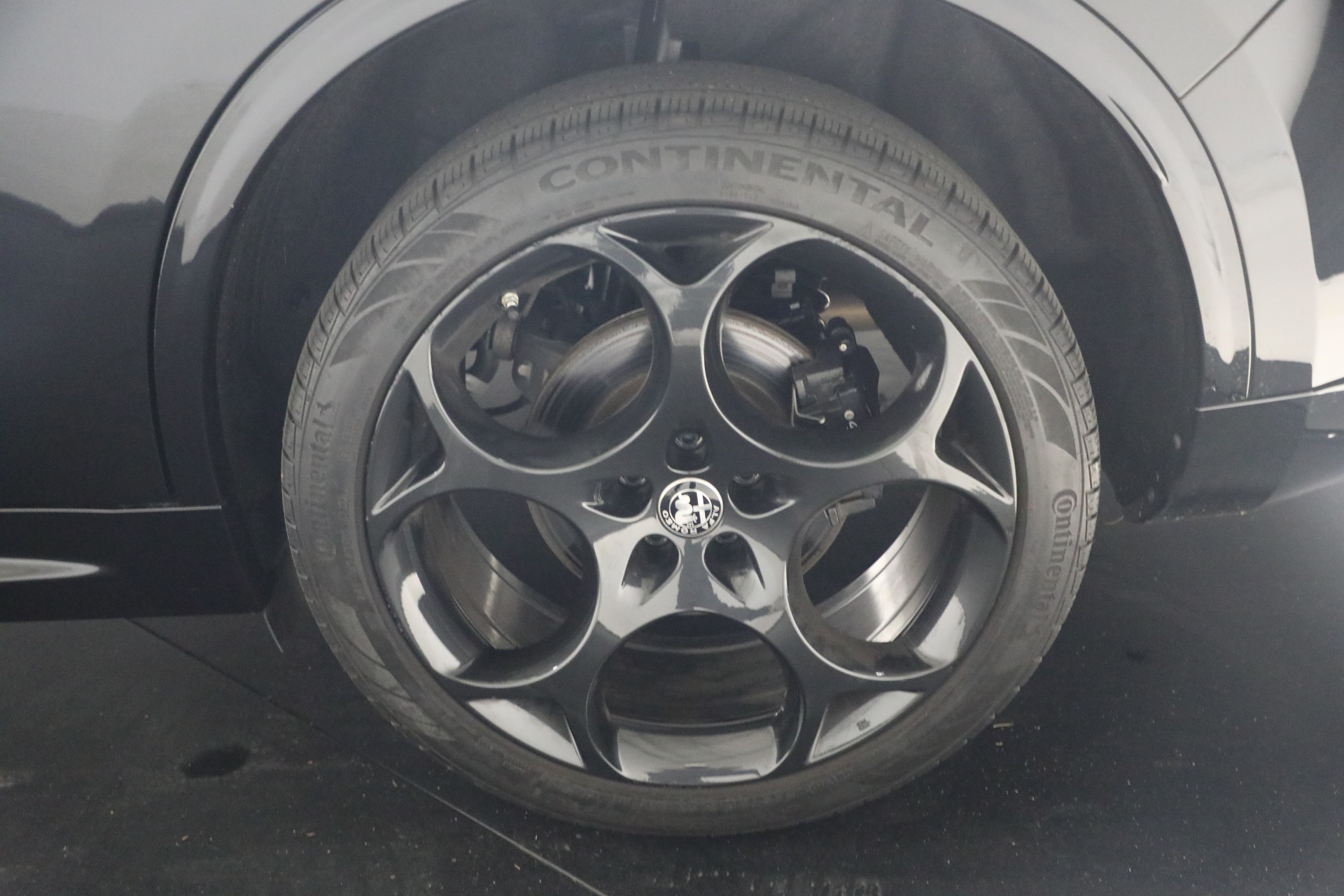 Used-2023-Alfa-Romeo-Stelvio-Estrema