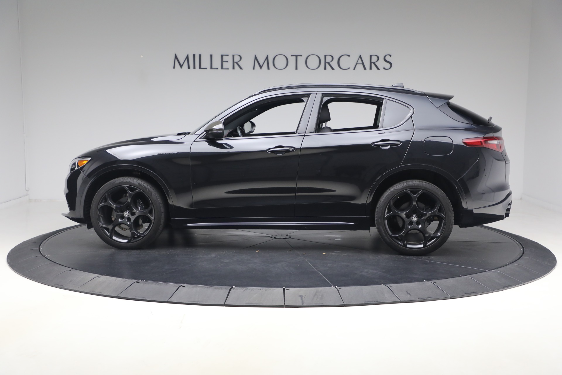Used-2023-Alfa-Romeo-Stelvio-Estrema