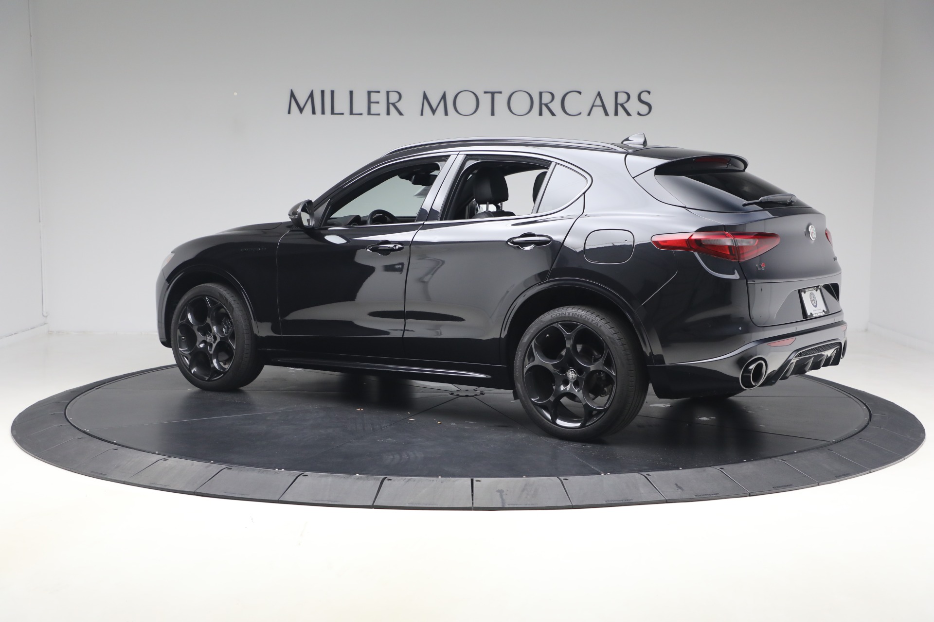 Used-2023-Alfa-Romeo-Stelvio-Estrema