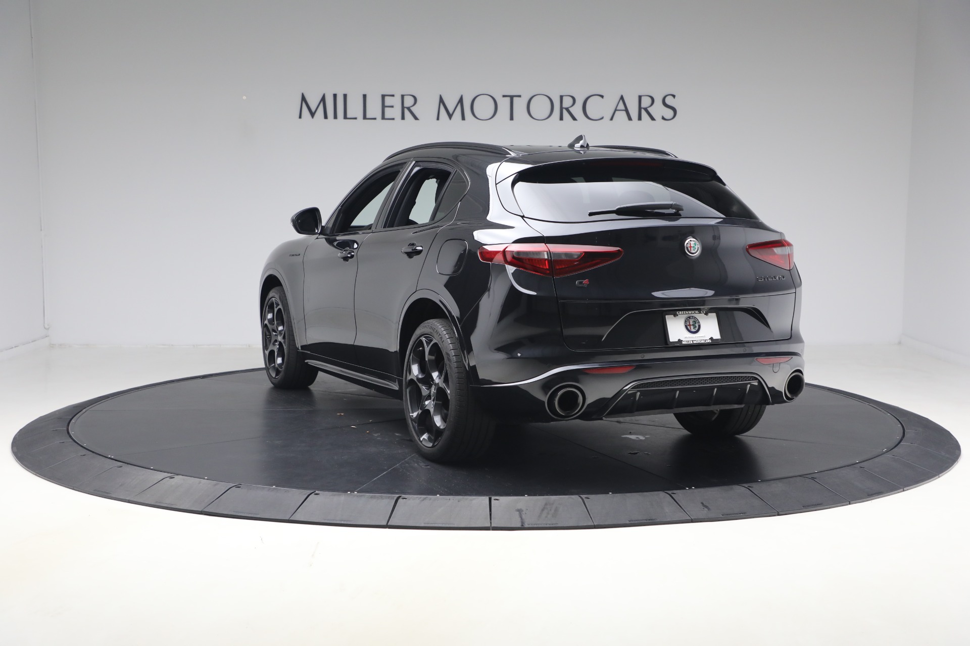 Used-2023-Alfa-Romeo-Stelvio-Estrema