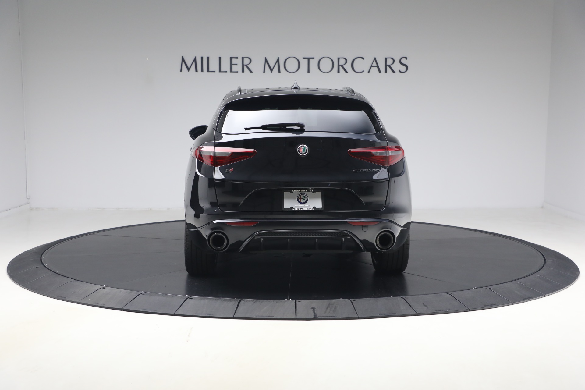 Used-2023-Alfa-Romeo-Stelvio-Estrema
