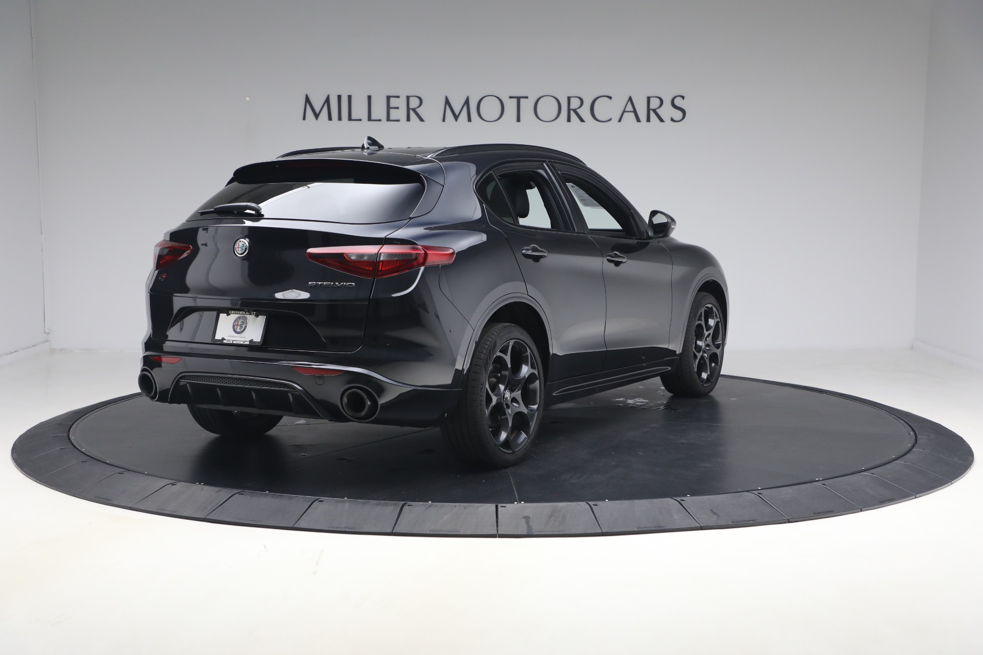 Used-2023-Alfa-Romeo-Stelvio-Estrema