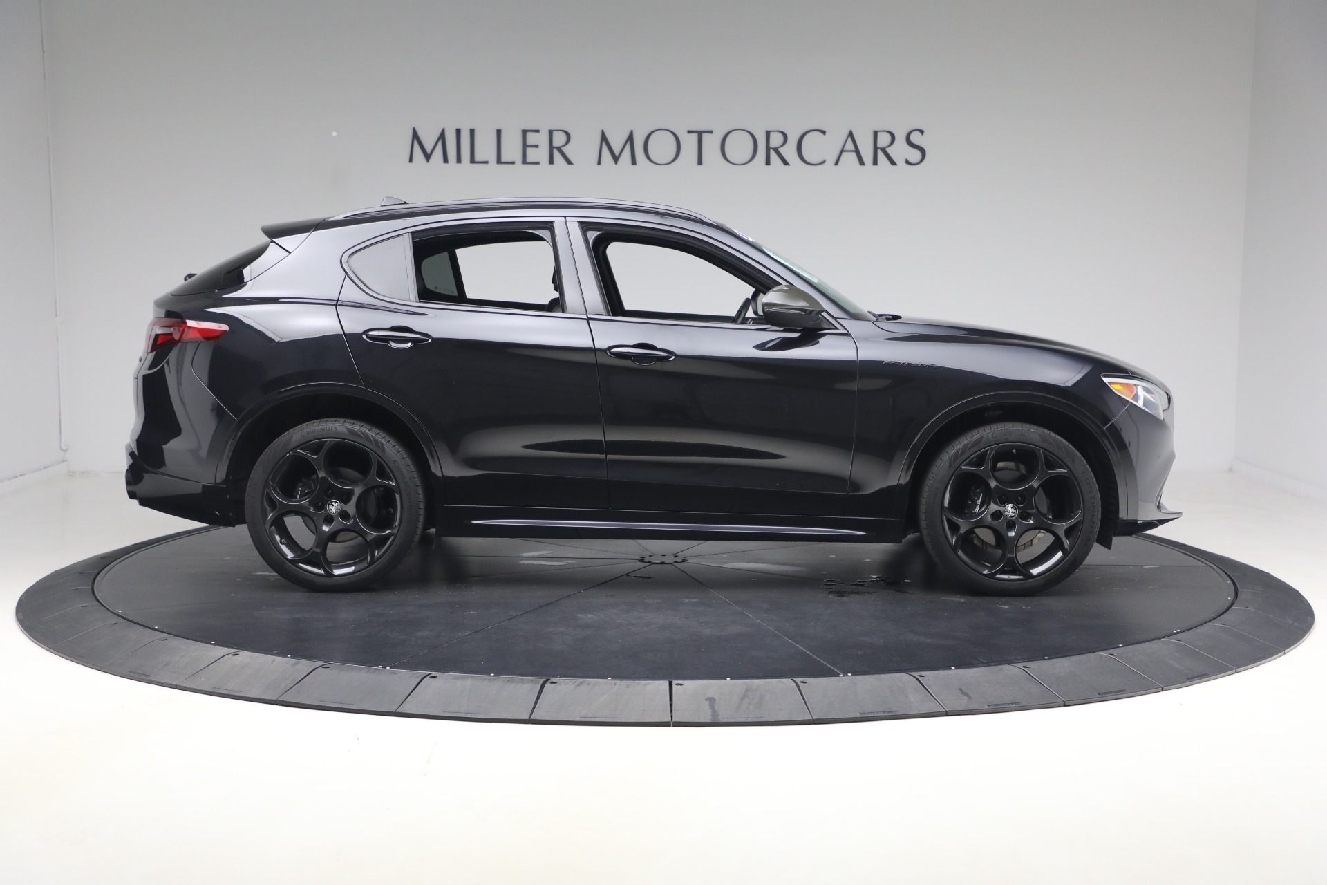 Used-2023-Alfa-Romeo-Stelvio-Estrema