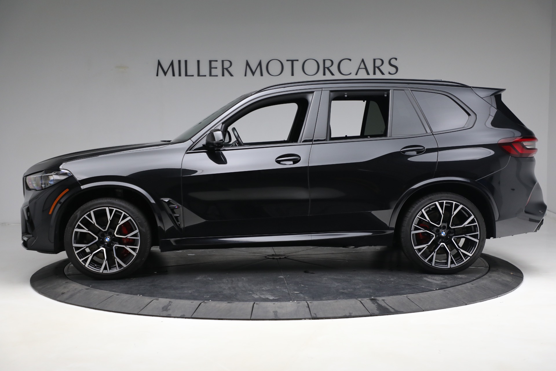 Used-2022-BMW-X5-M-Competition